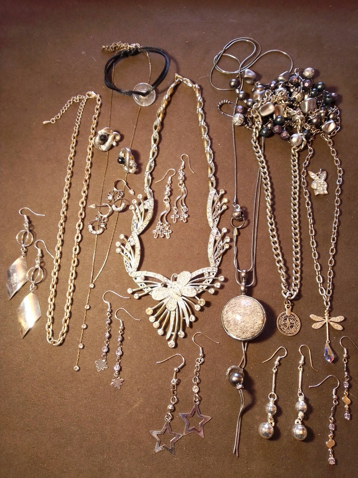 lot de bijoux vintage et fantaisie, argenté,en bon état lot de bijoux vintage et fantaisie, argenté,en bon état