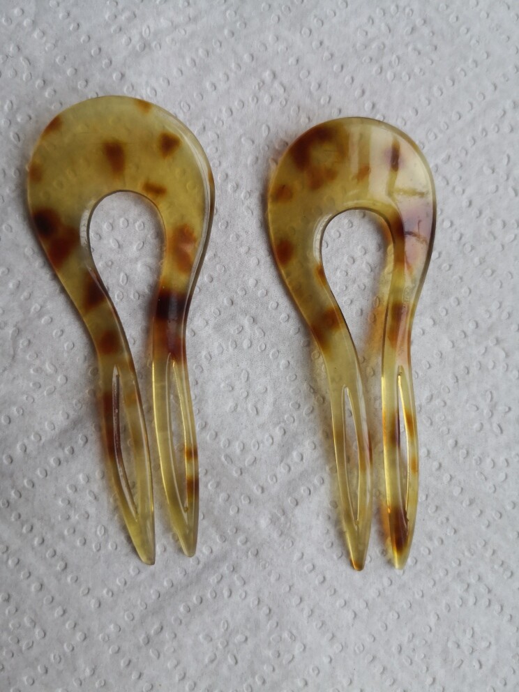 Peignes à chignons signé Auguste Bonaz Peignes à chignons signé Auguste Bonaz