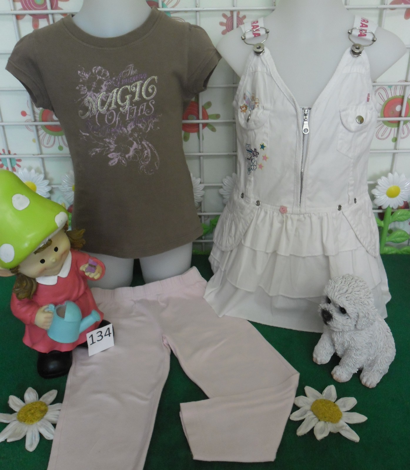 vêtements fille 4 ans,robe,t-shirt BENETTON,leggings vêtements fille 4 ans,robe,t-shirt BENETTON,leggings