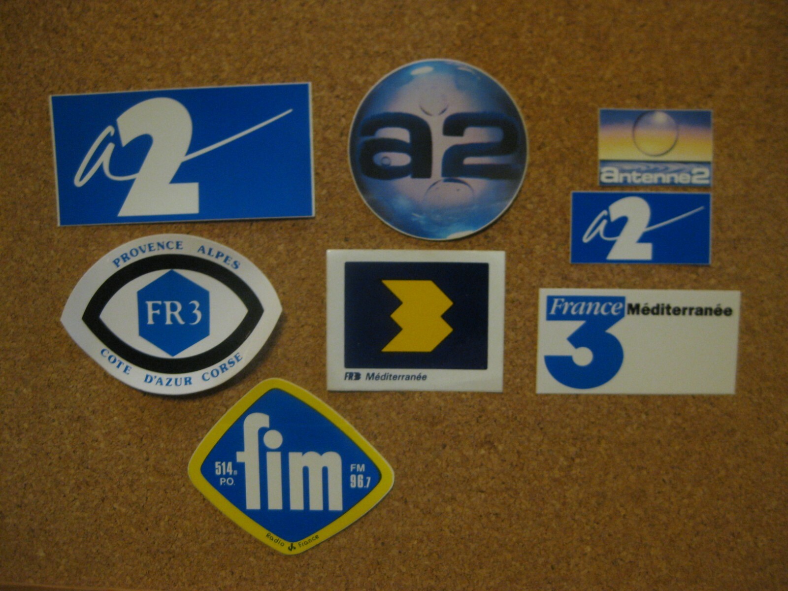 8 AUTOCOLLANTS audio-visuels A2 Antenne 2 FR 3 FRANCE 3 Méditerranée Radio fim