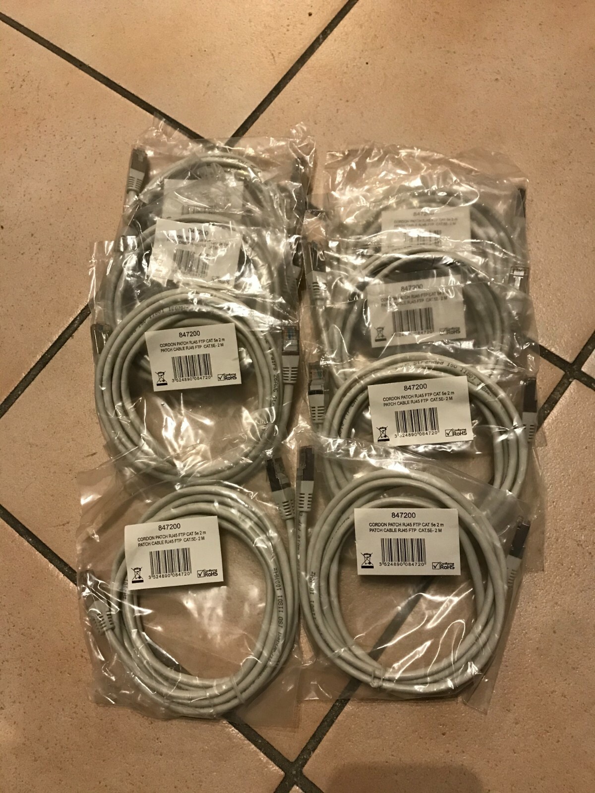 Lot de 8 câbles RJ 45 réseau ethernet, longueur 2 M, Neuf Lot de 8 câbles RJ 45 réseau ethernet, longueur 2 M, Neuf
