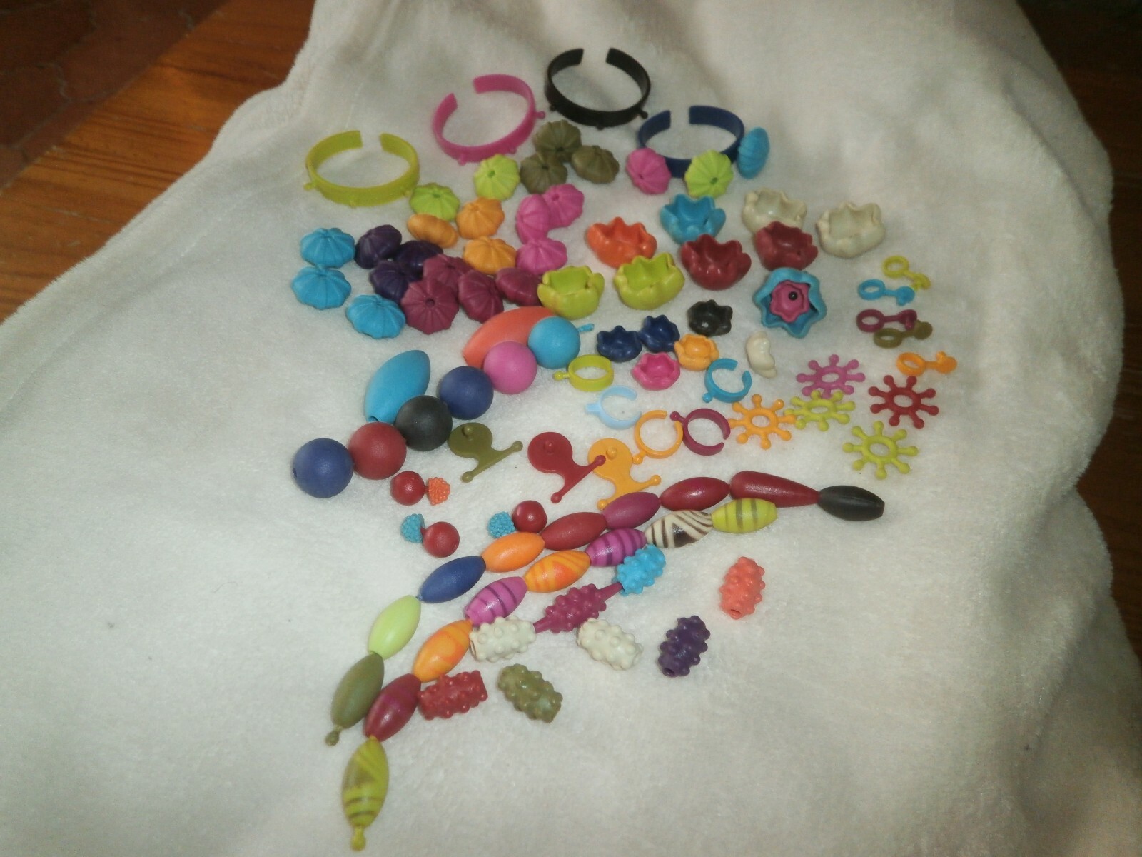 LOT BIJOUX FANTAISIE COLLIER BRACELET BAGUE POUR FILLE A ASSEMBLER