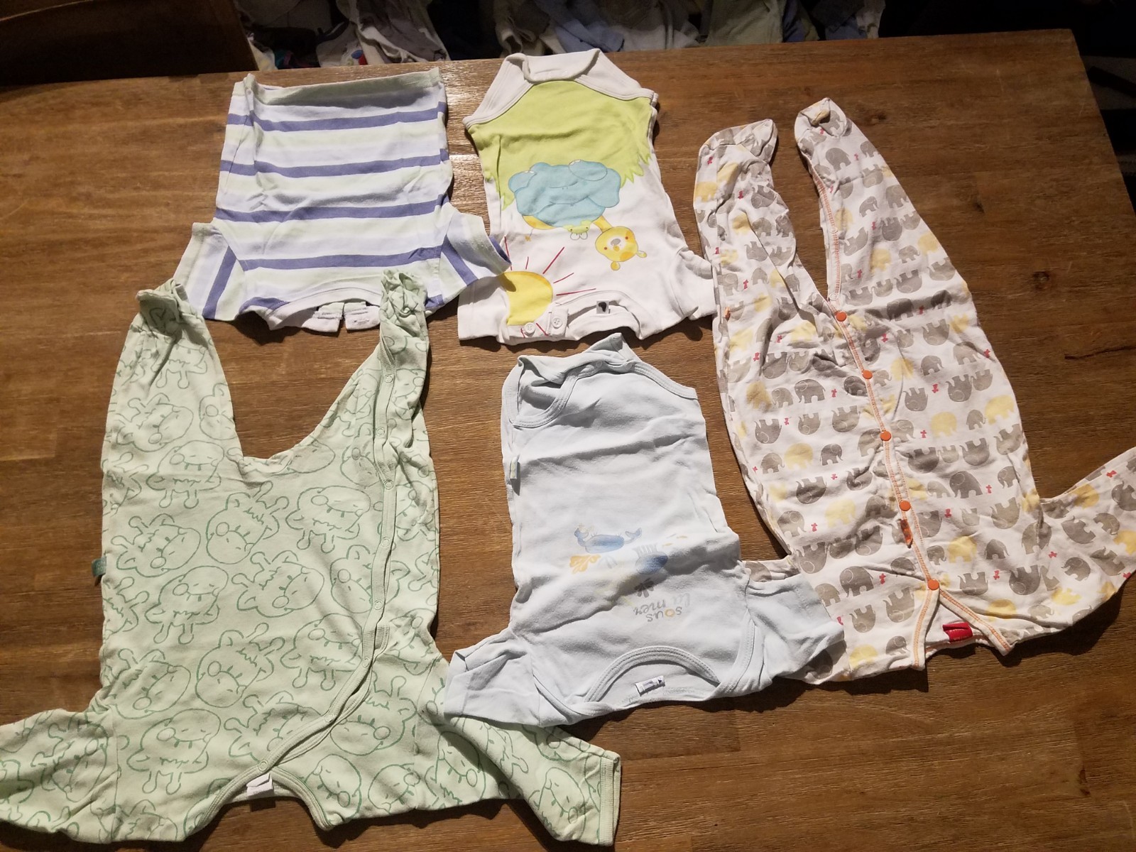 Lot 12 vêtements GARÇON 12 mois en TBE Lot 12 vêtements GARÇON 12 mois en TBE