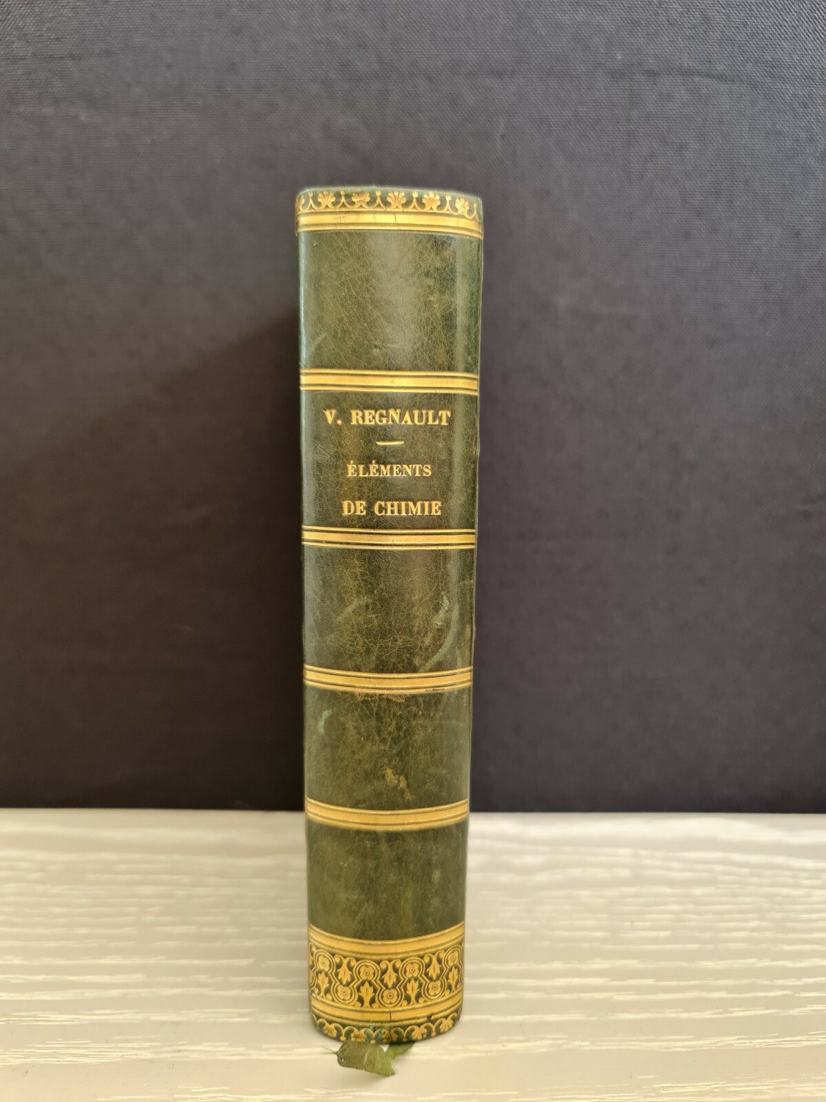Livre ancien “Premiers éléments de chimie” par M.V. Regnault – 1850 Livre ancien “Premiers éléments de chimie” par M.V. Regnault – 1850