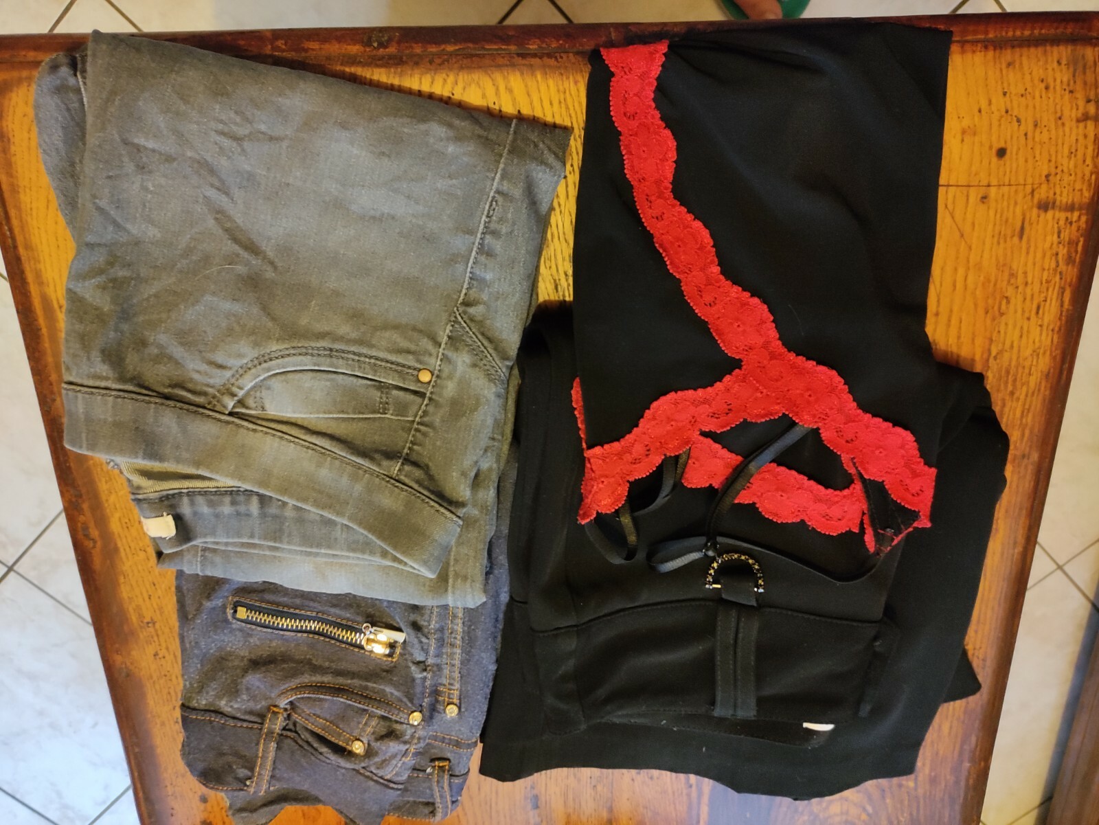 Lot de 4 vêtements Filles En Taille 38 Lot de 4 vêtements Filles En Taille 38