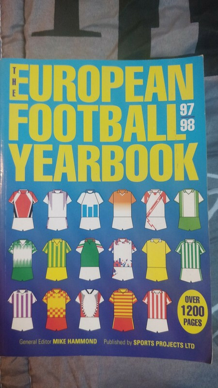 Livre : European Football Yearbook 97/98 Livre : European Football Yearbook 97/98