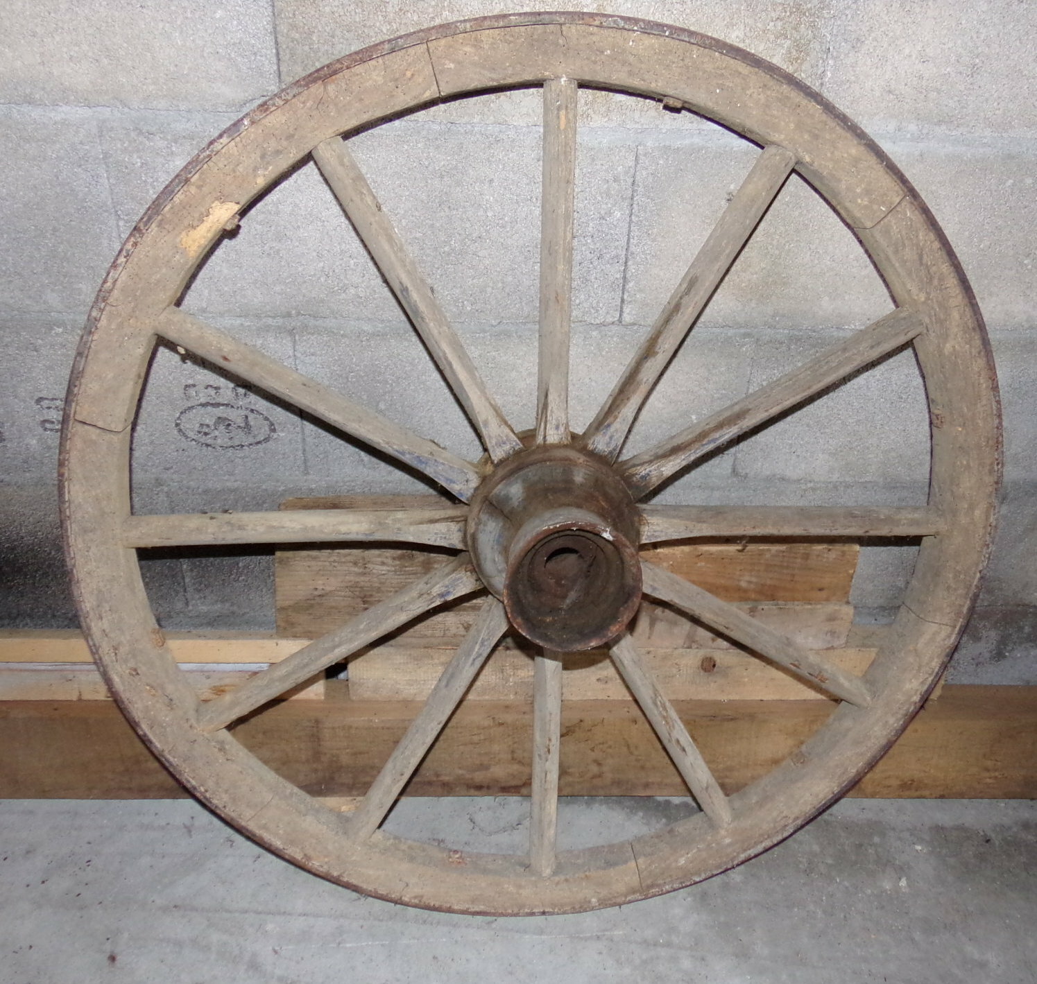 Roue  de charrette pour décoration