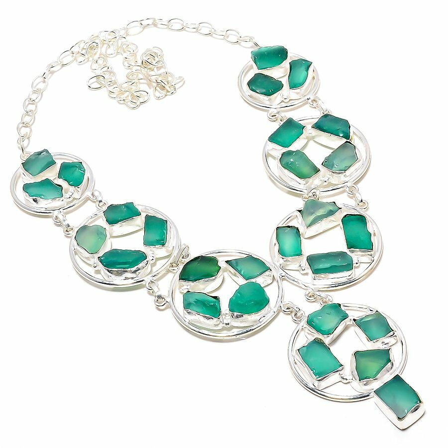 Collier de bijoux en argent sterling fait à la main avec pierres précieuses… Collier de bijoux en argent sterling fait à la main avec pierres précieuses…