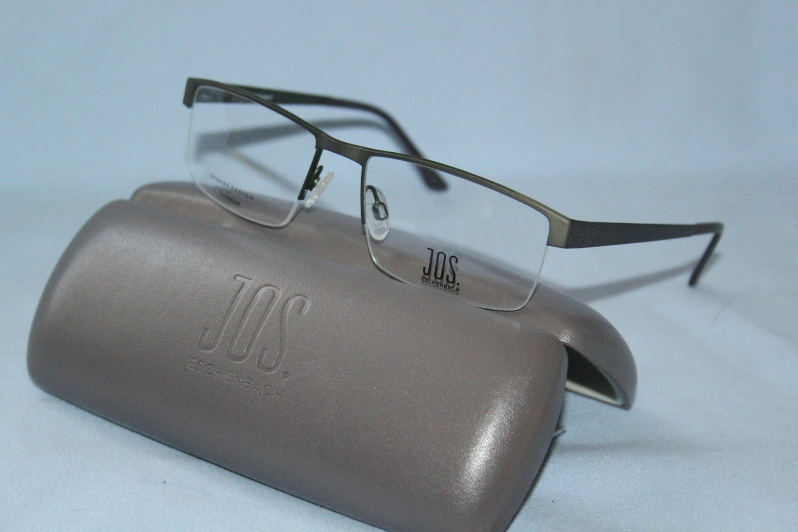 Monture optique Lunettes JOS ESCHENBACH – Titane – Vert Olive – 981504 60 Monture optique Lunettes JOS ESCHENBACH – Titane – Vert Olive – 981504 60