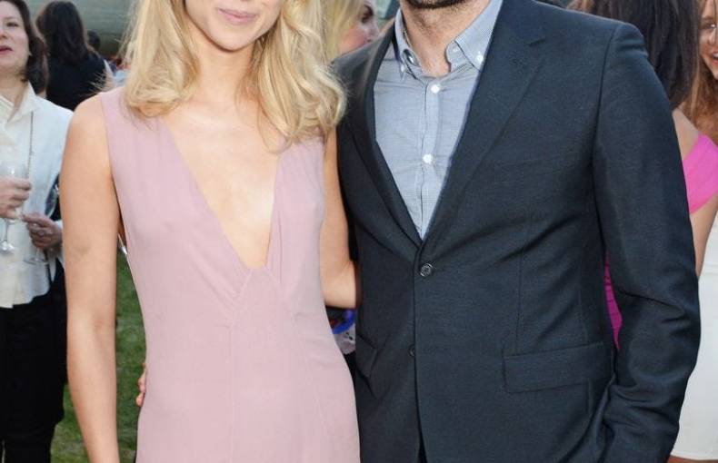 Robert Pattinson and Suki Waterhouse’s Full Relationship Timeline Robert Pattinson and Suki Waterhouse’s Full Relationship Timeline