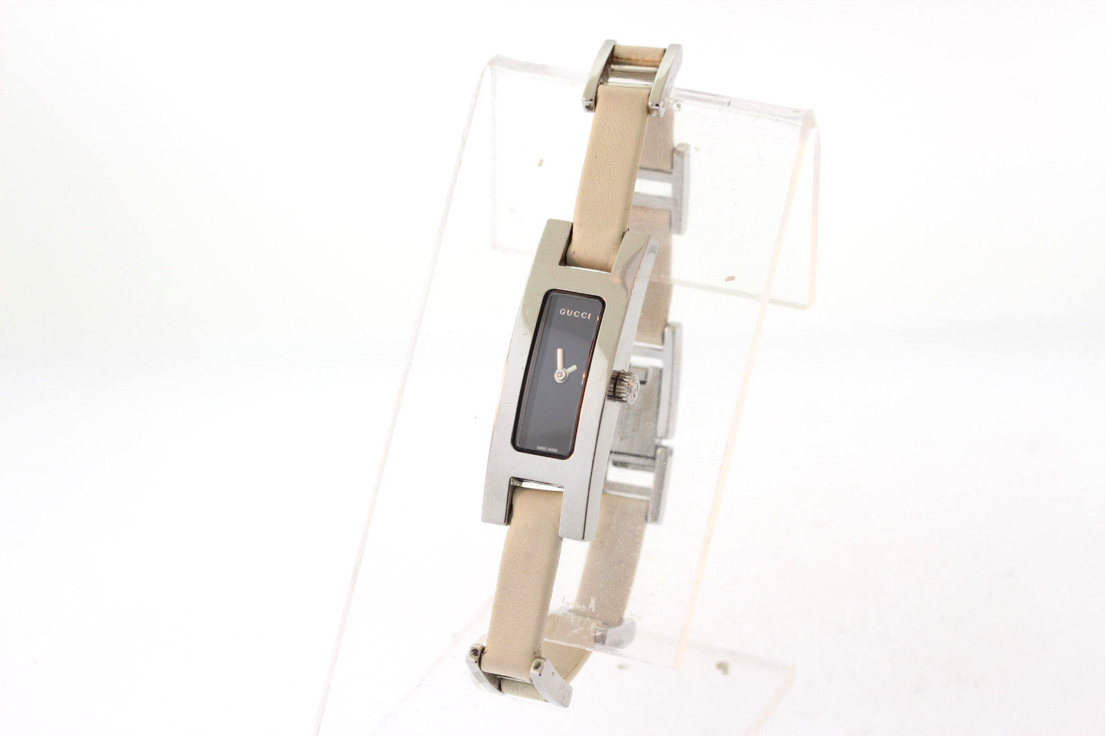 Ladies Gucci YA039523 3900L Series Stainless Black Dial White Leather Watch Ladies Gucci YA039523 3900L Series Stainless Black Dial White Leather Watch