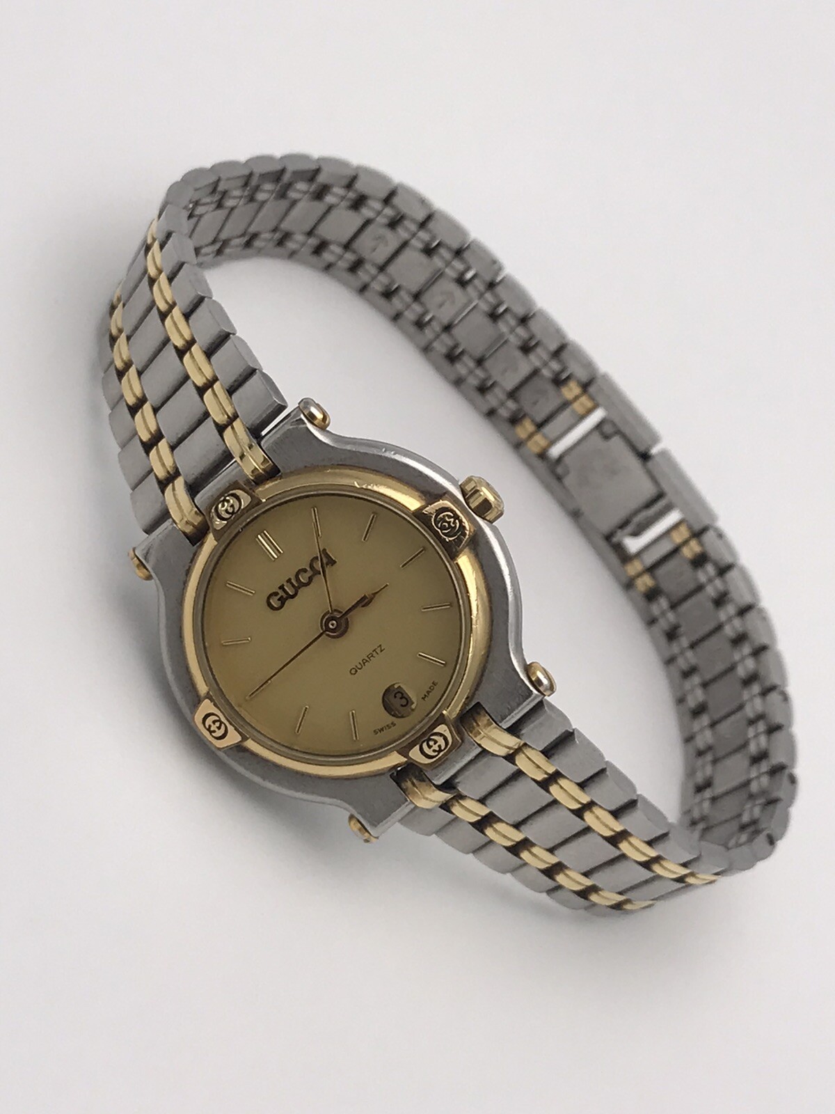 Beautiful preowned Gucci 9000 G 18 karat gold plated unisex two tone watch
