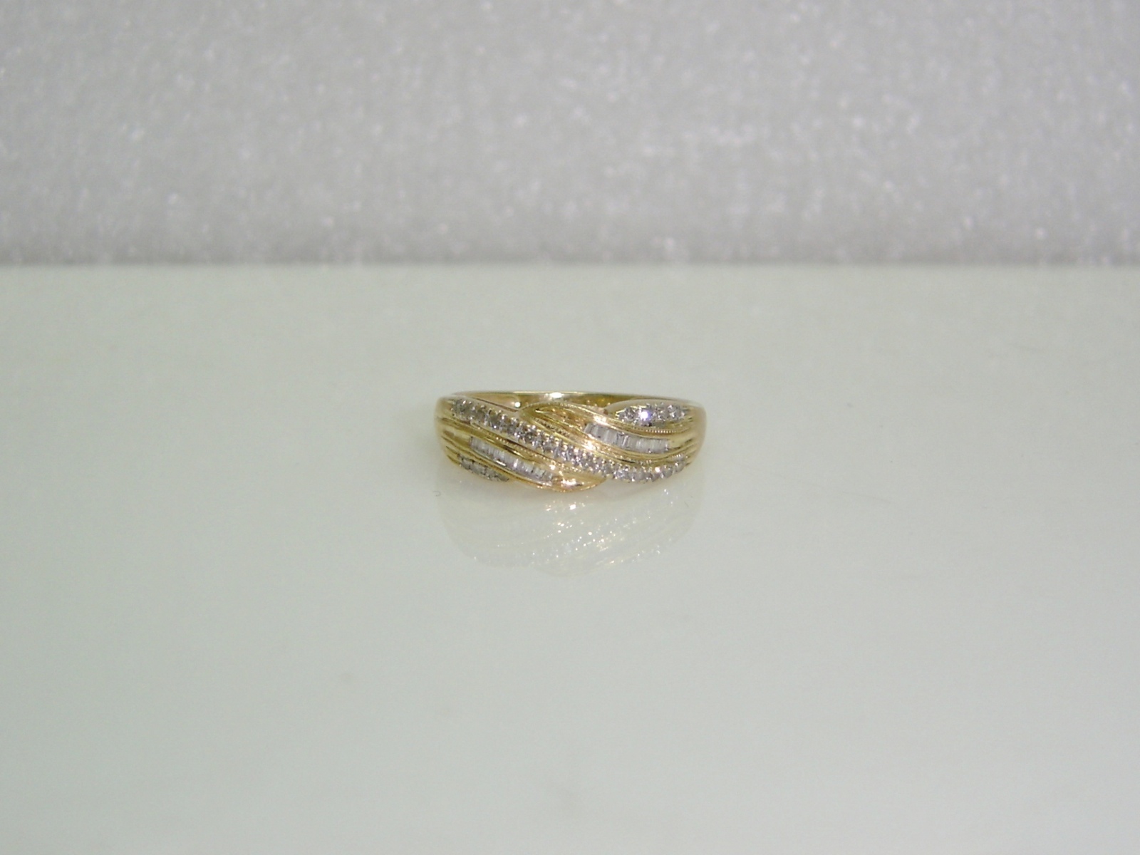 VINTAGE ESTATE ROUND & BAGUETTE DIAMOND RING IN 14K YELLOW GOLD SIZE 9.25 NG2-A VINTAGE ESTATE ROUND & BAGUETTE DIAMOND RING IN 14K YELLOW GOLD SIZE 9.25 NG2-A