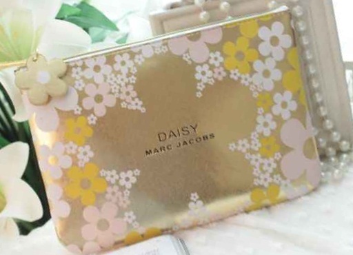 MARC JACOBS DAISY White Makeup Cosmetics Bag / Pouch, Brand NEW!