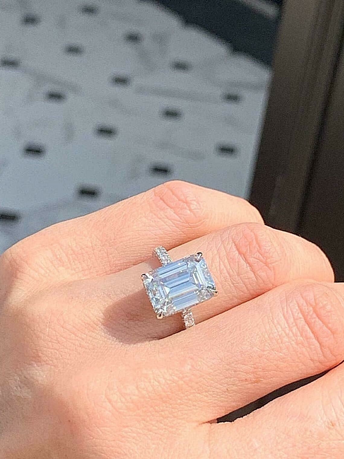 3.10Ct Designer Off White Diamond Ring With White Accents, Amazing Shine & Bling 3.10Ct Designer Off White Diamond Ring With White Accents, Amazing Shine & Bling