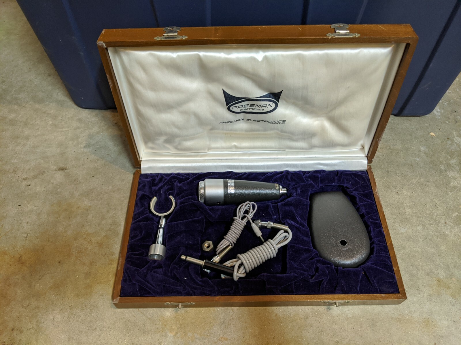Vintage Freeman Electronics Professional Microphone (possibly new) Vintage Freeman Electronics Professional Microphone (possibly new)