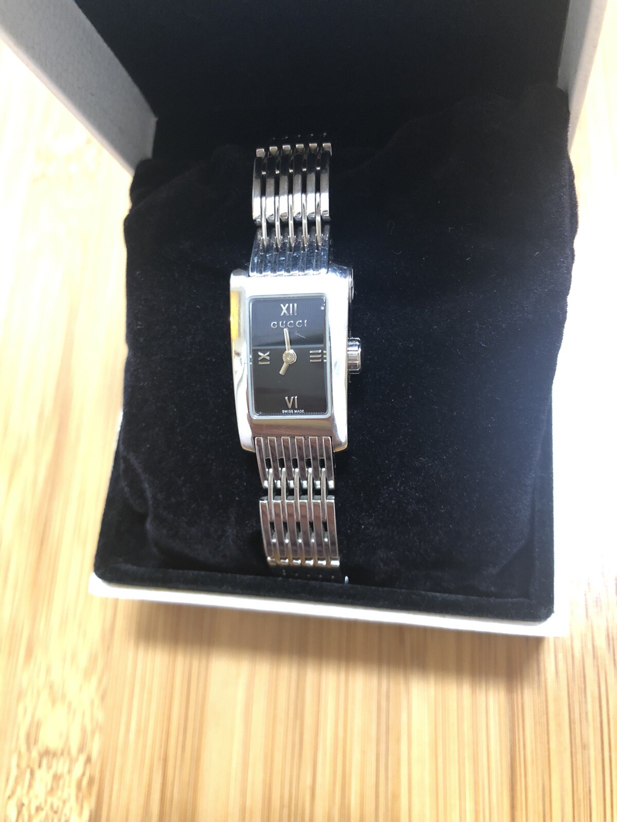 Genuine Gucci 8600L Quartz Analog Watch Sapphire watch surface RRP1100 Genuine Gucci 8600L Quartz Analog Watch Sapphire watch surface RRP1100