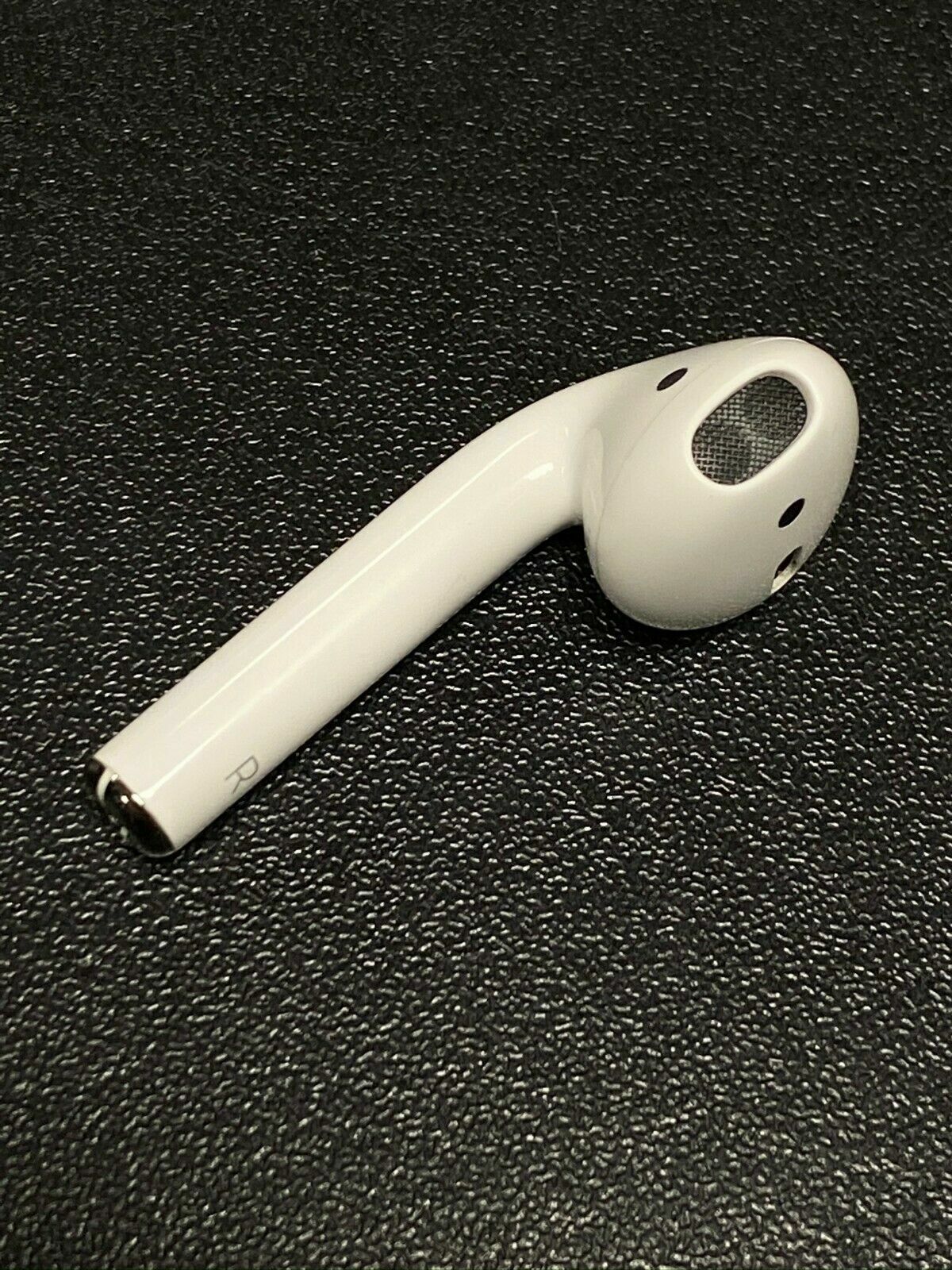 Apple AirPods RIGHT ONLY (Airpod) – Replacement – 100% Authentic 2ND GENERATION Apple AirPods RIGHT ONLY (Airpod) – Replacement – 100% Authentic 2ND GENERATION