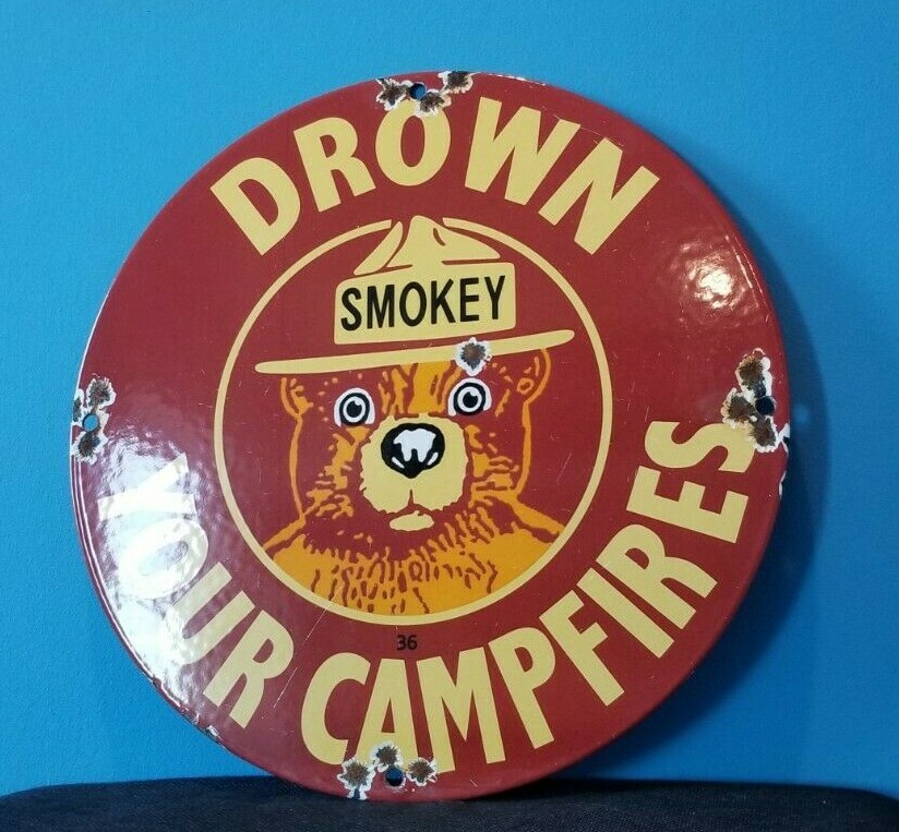 VINTAGE SMOKEY THE BEAR PORCELAIN NATIONAL PARK ENTRANCE SERVICE PUMP PLATE SIGN VINTAGE SMOKEY THE BEAR PORCELAIN NATIONAL PARK ENTRANCE SERVICE PUMP PLATE SIGN