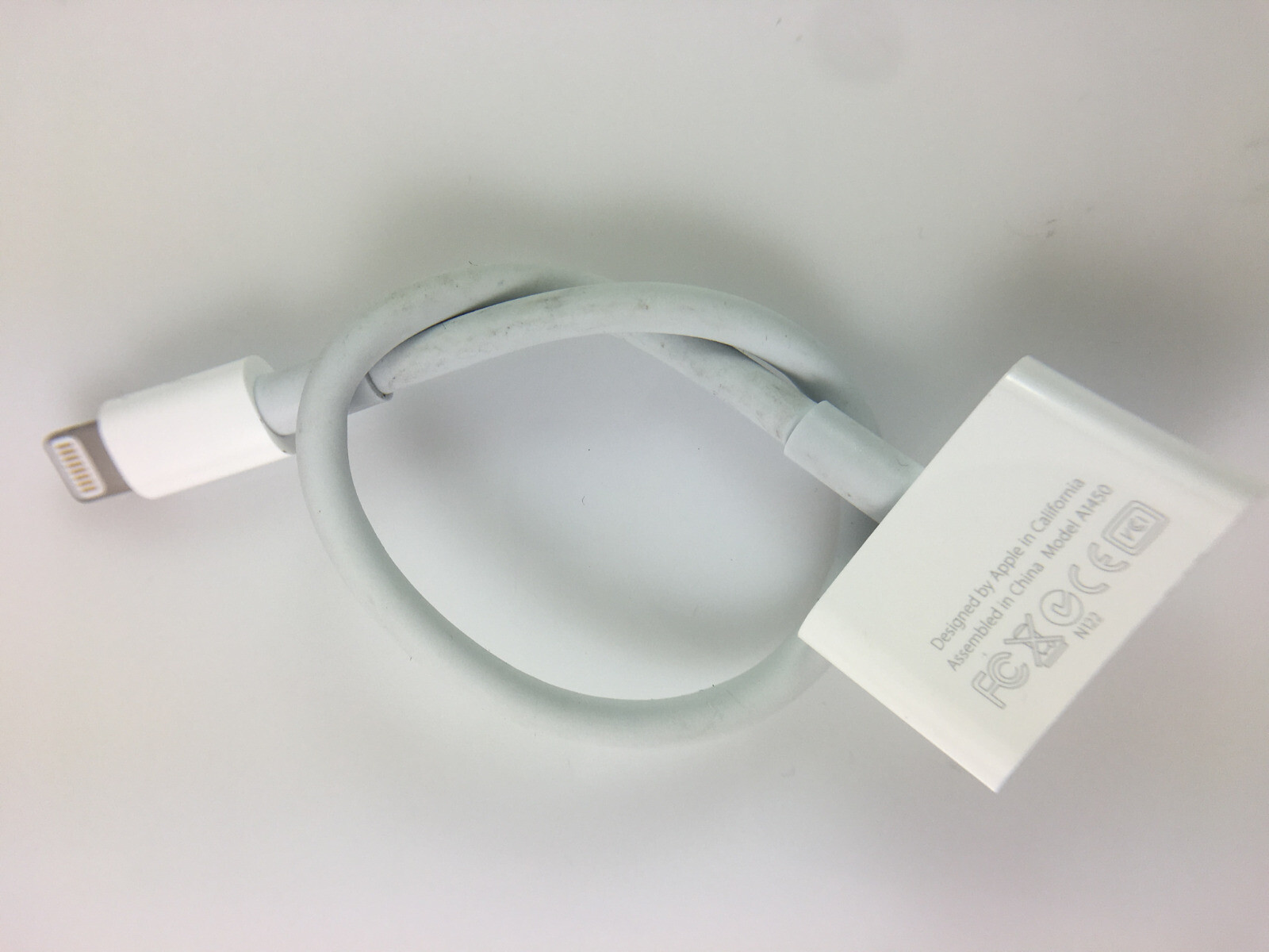 Original Apple Lightning to 30-pin Adapter Cable Genuine OEM analog audio output Original Apple Lightning to 30-pin Adapter Cable Genuine OEM analog audio output