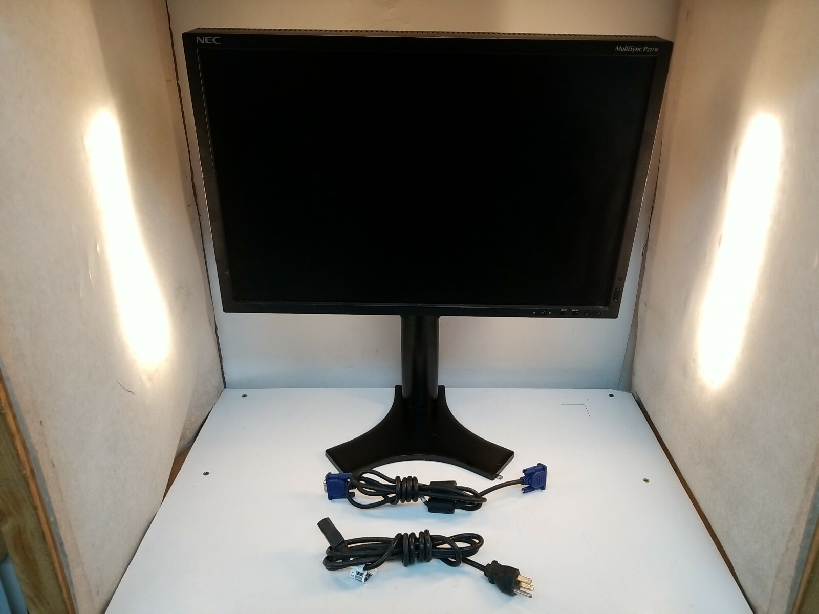 NEC P221W-BK LCD Monitor w/Power Cable, VGA Cable, Stand *Scratched* NEC P221W-BK LCD Monitor w/Power Cable, VGA Cable, Stand *Scratched*