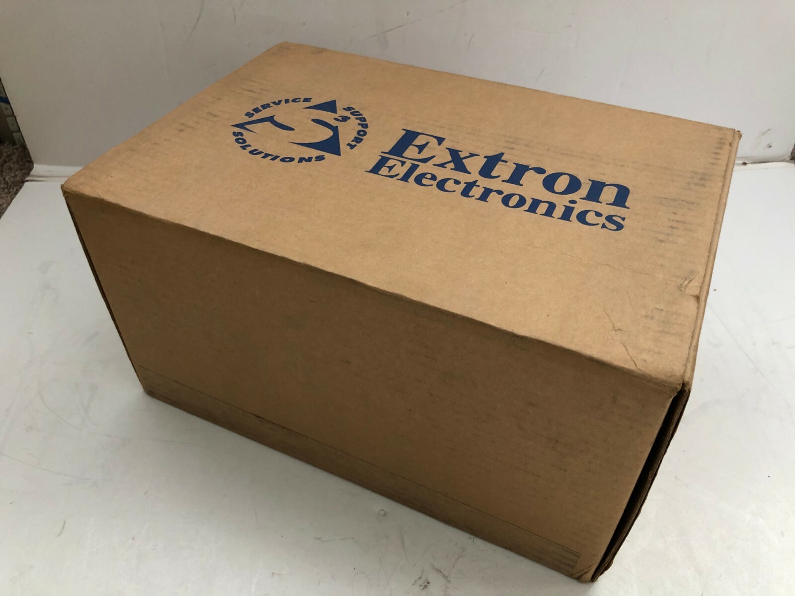 Extron Electronics SMB 105 Surface Mount Box Five Gang Black Model 60-1296-02 Extron Electronics SMB 105 Surface Mount Box Five Gang Black Model 60-1296-02