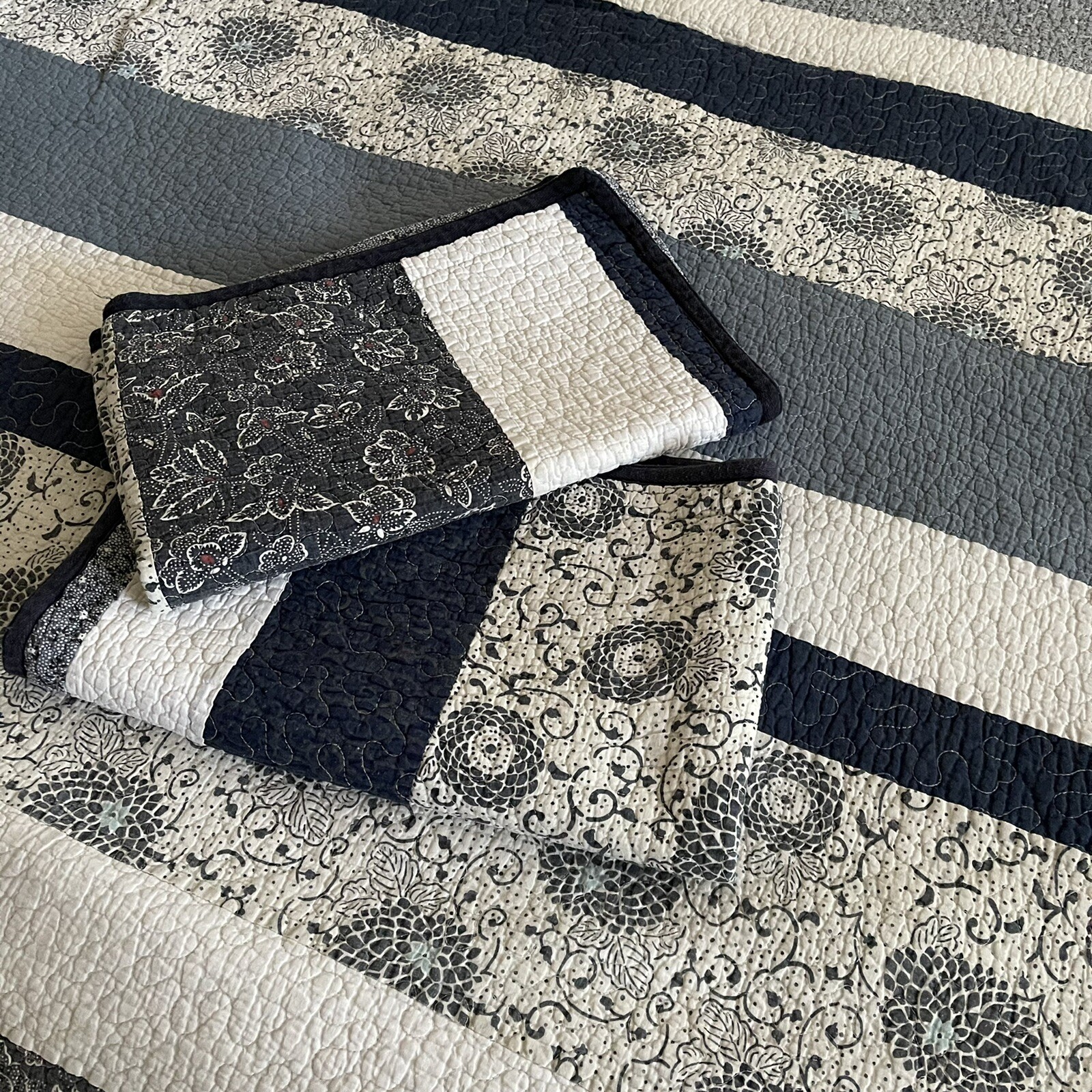 Morgan & Finch Home By Bed Bath n Table Queen Size Quilt / Doona Cover Set Morgan & Finch Home By Bed Bath n Table Queen Size Quilt / Doona Cover Set