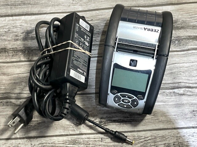 ZEBRAL MOBILE THERMAL LABEL PRINTER QLn220 W/ACCESSORIES *READ* ZEBRAL MOBILE THERMAL LABEL PRINTER QLn220 W/ACCESSORIES *READ*