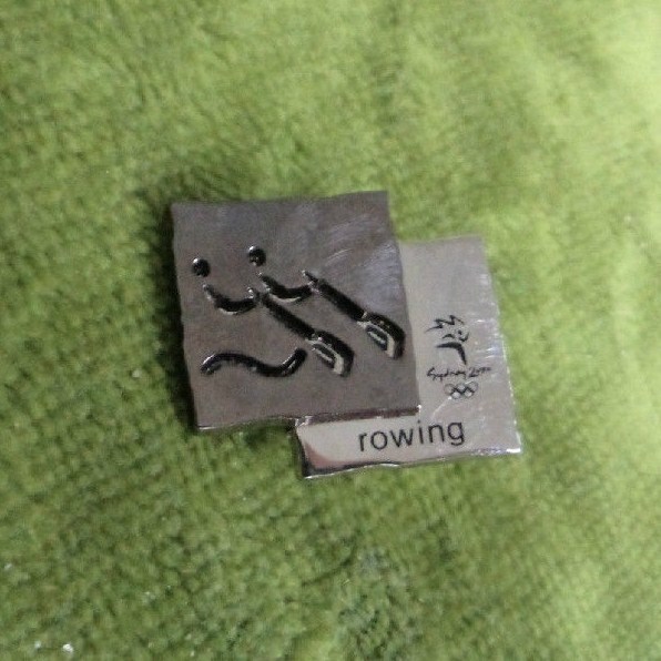 ROWING 2000 OLYMPIC SPORTS METAL BADGE ROWING 2000 OLYMPIC SPORTS METAL BADGE