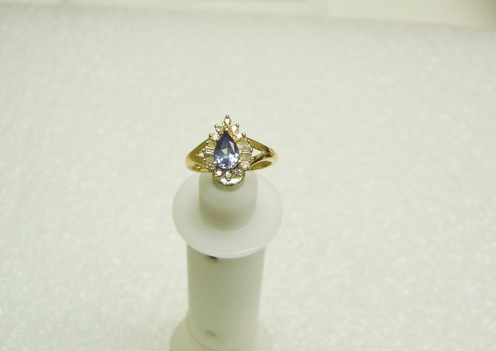 14K YELLOW GOLD TANZANITE AND DIAMOND RING SIZE 5 N378-S 14K YELLOW GOLD TANZANITE AND DIAMOND RING SIZE 5 N378-S
