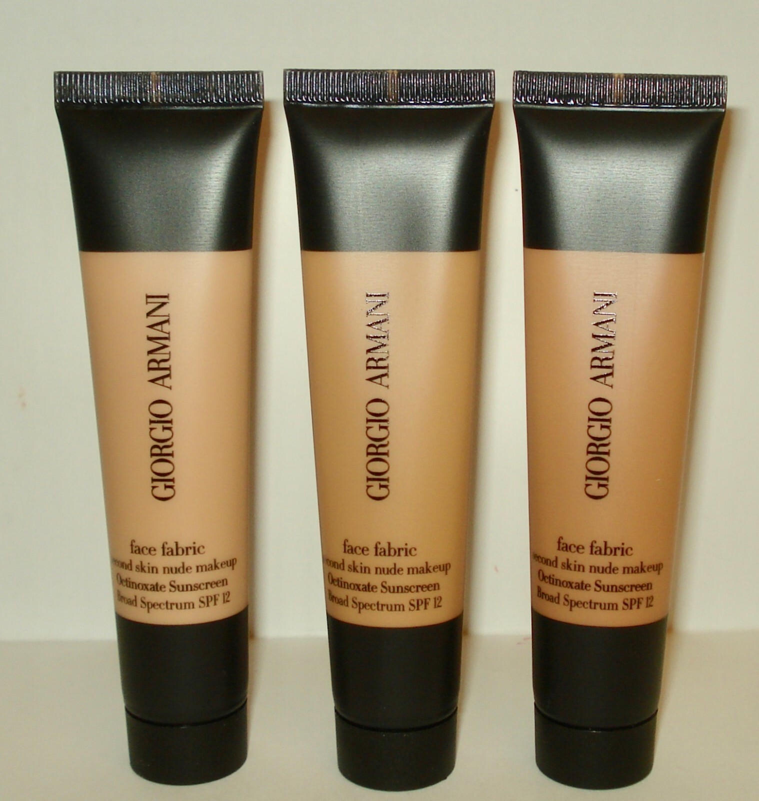 1x Giorgio Armani Face Fabric Second Skin Makeup Foundation, Shade 4, 40ml, BNIB 1x Giorgio Armani Face Fabric Second Skin Makeup Foundation, Shade 4, 40ml, BNIB