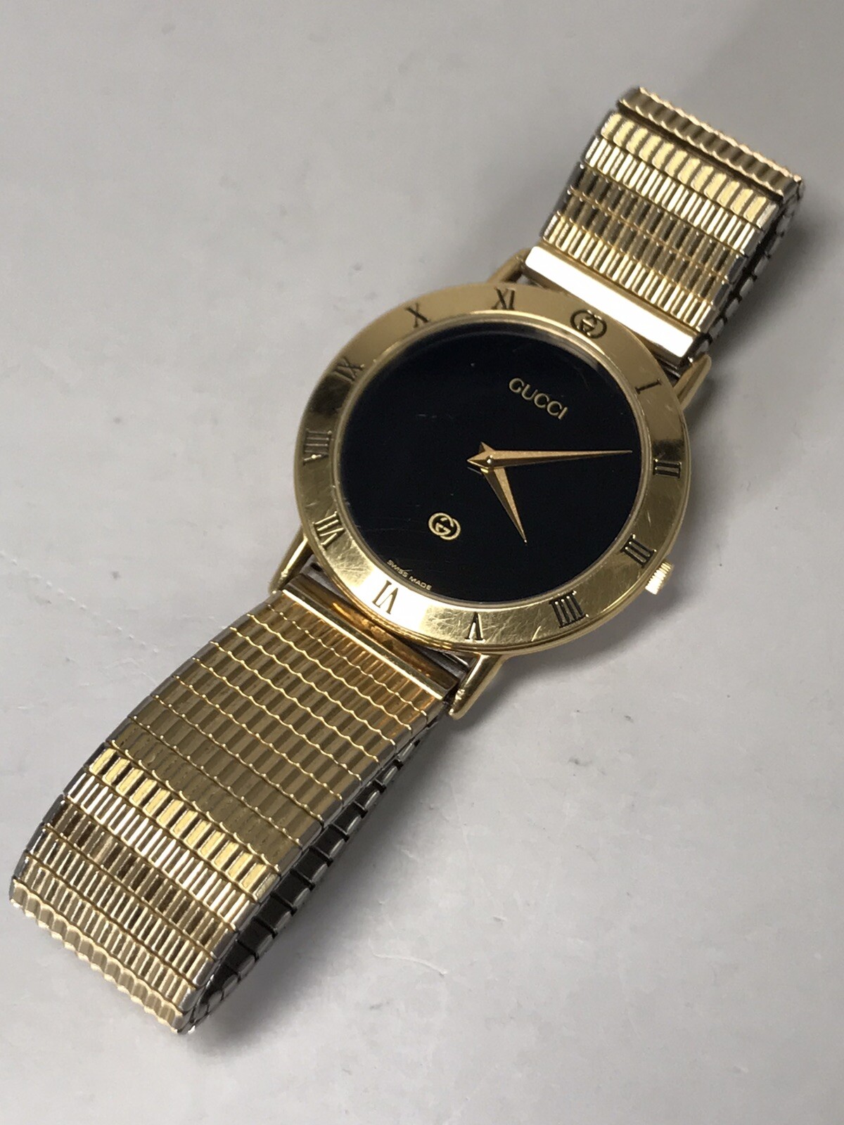 GUCCI 3000M Classic 18k Gold Plated Swiss Unisex Quartz Gold Dial Watch 1990s GUCCI 3000M Classic 18k Gold Plated Swiss Unisex Quartz Gold Dial Watch 1990s