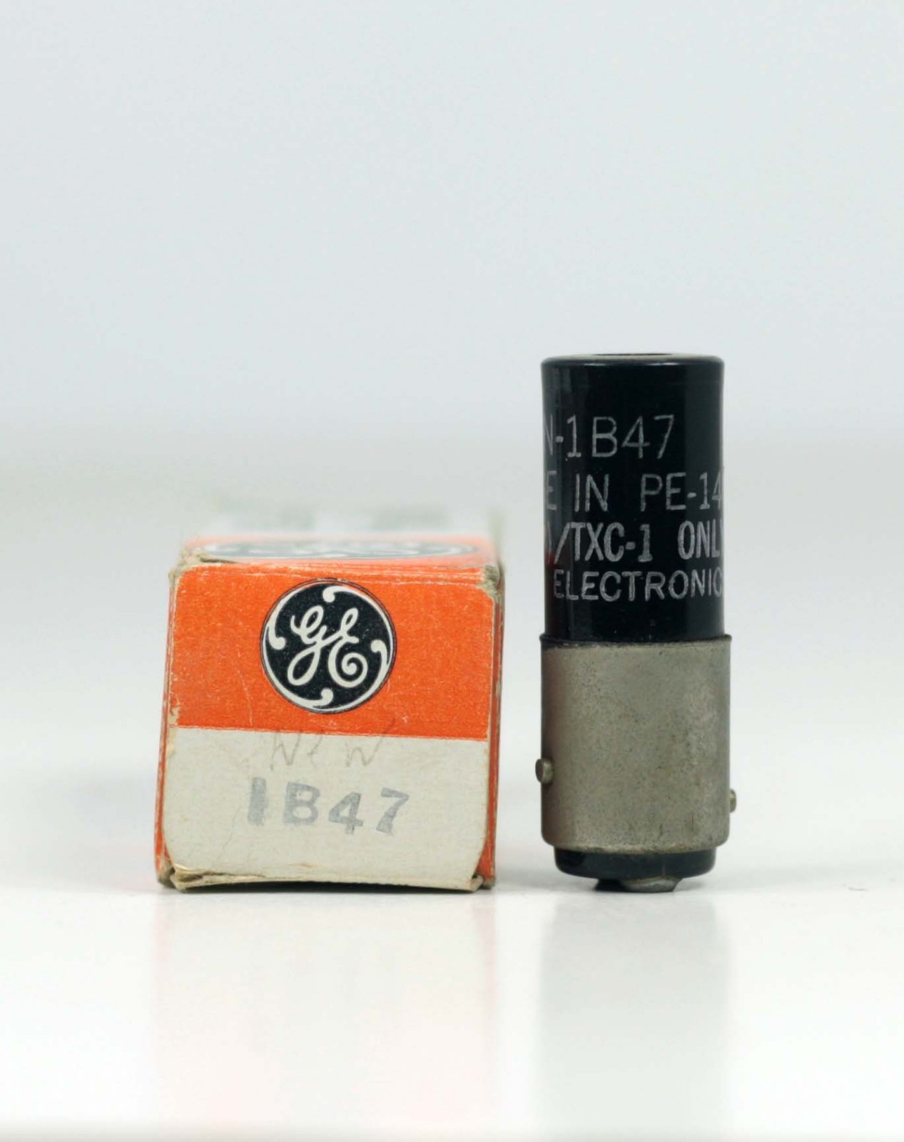 Chatham Electronics 1B47 Miniature Voltage Regulator with Glow Discharge Chatham Electronics 1B47 Miniature Voltage Regulator with Glow Discharge