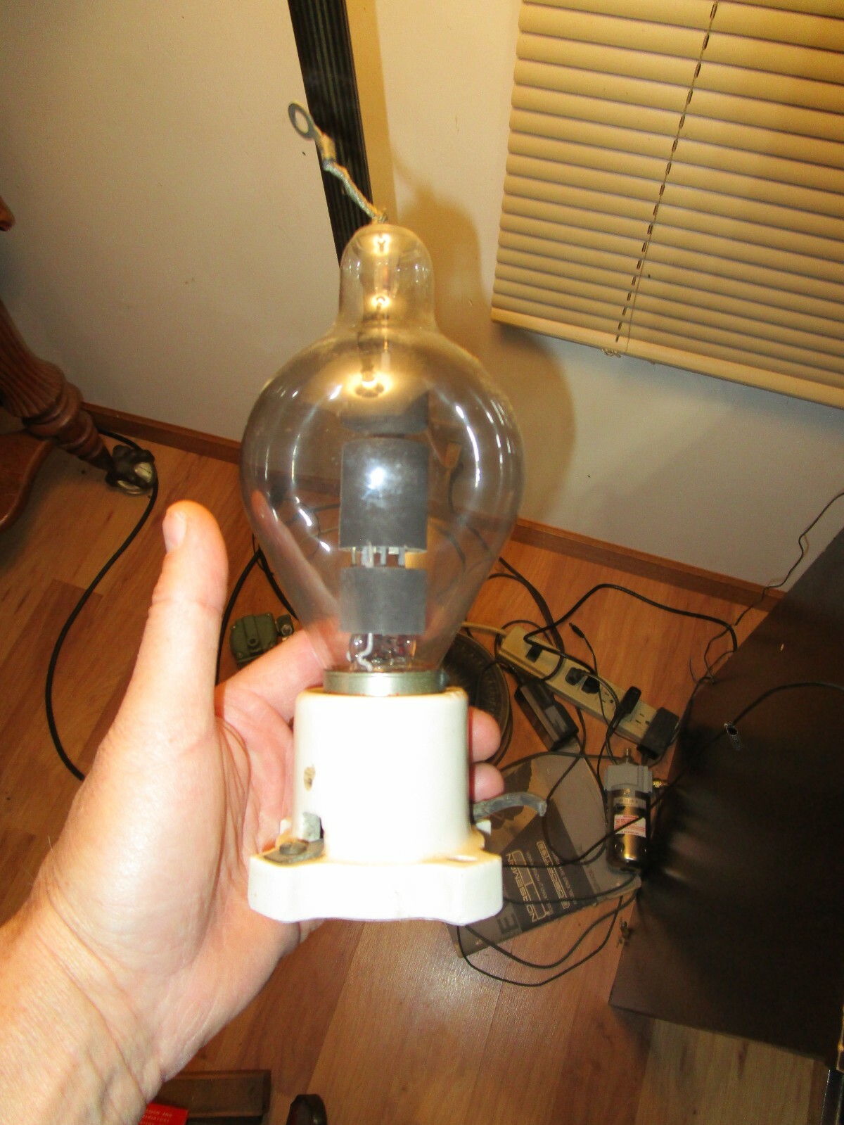 Vintage National Electronics NL623 Giant Power Rectifier Tube & Hubbell Socket Vintage National Electronics NL623 Giant Power Rectifier Tube & Hubbell Socket
