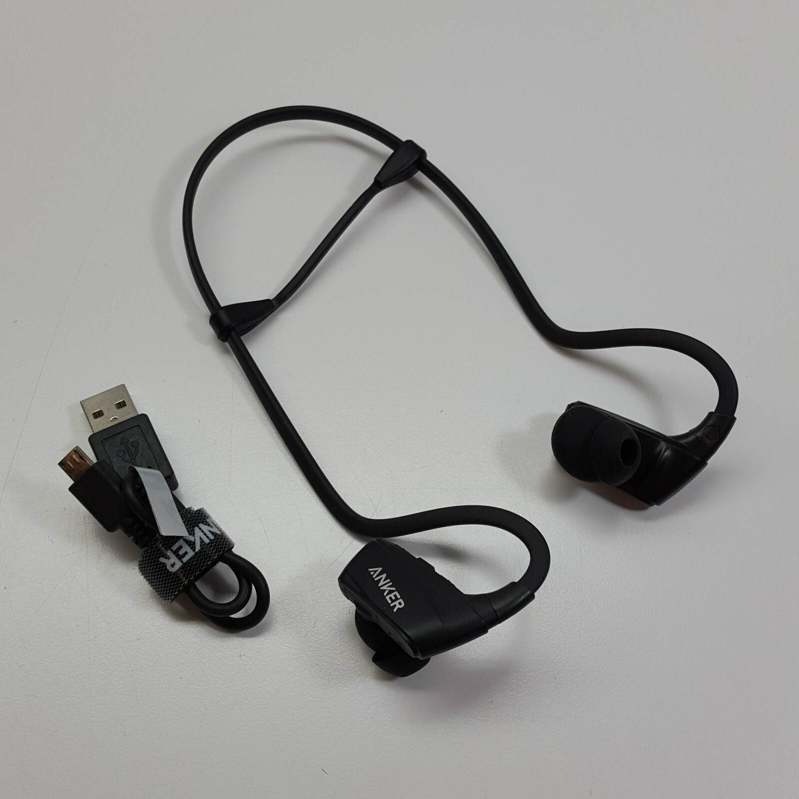 Anker SoundBuds NB10 Sport Bluetooth Wireless Headphones Black (LOOK DESC.) C400 Anker SoundBuds NB10 Sport Bluetooth Wireless Headphones Black (LOOK DESC.) C400