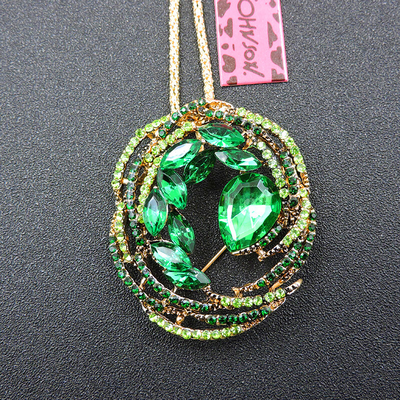 New Betsey Johnson Charm Green Crystal Wreath Pendant Chain Necklace/Brooch New Betsey Johnson Charm Green Crystal Wreath Pendant Chain Necklace/Brooch