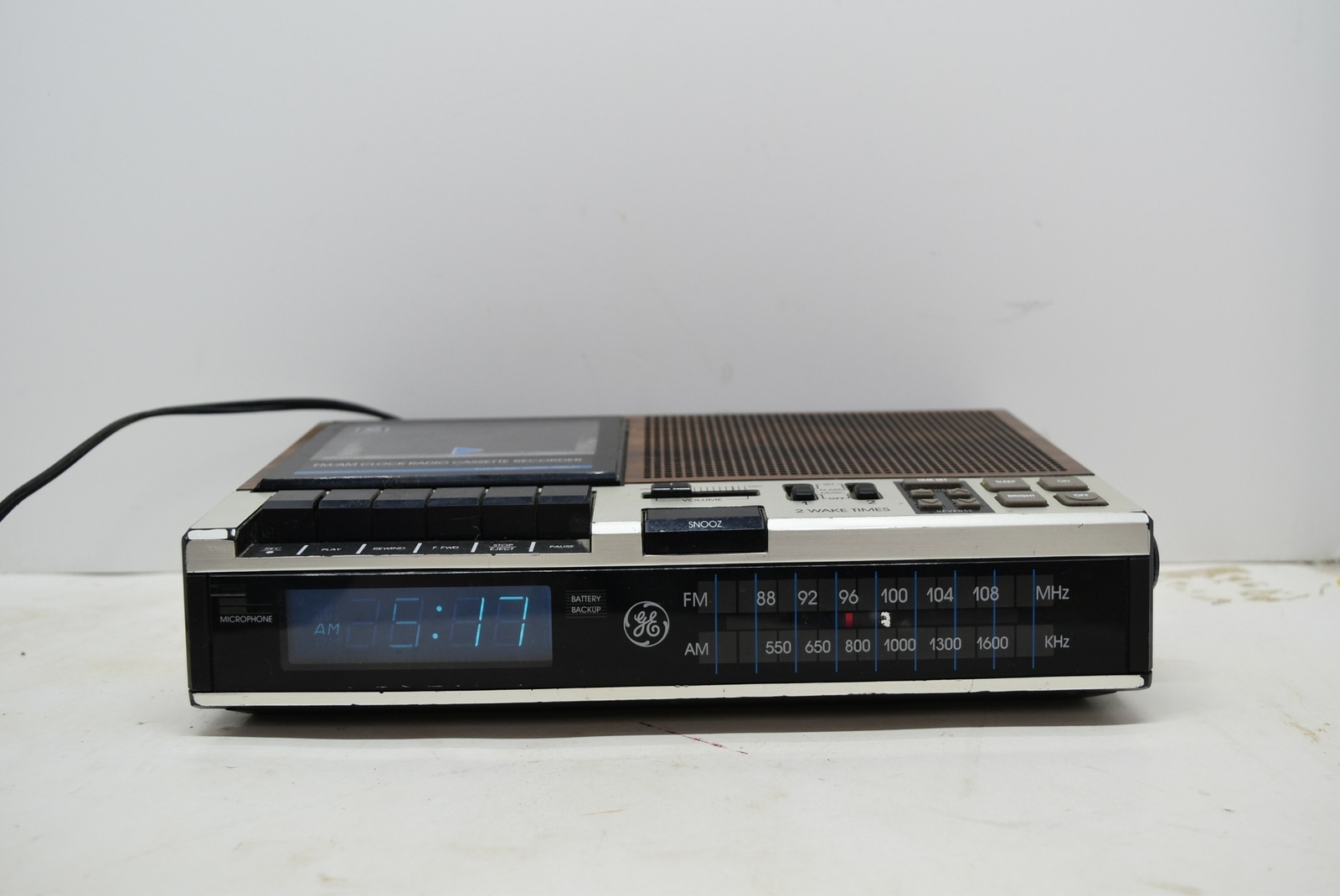 General Electric FM AM Radio Cassette Recorder Alarm Clock Vintage Electronics