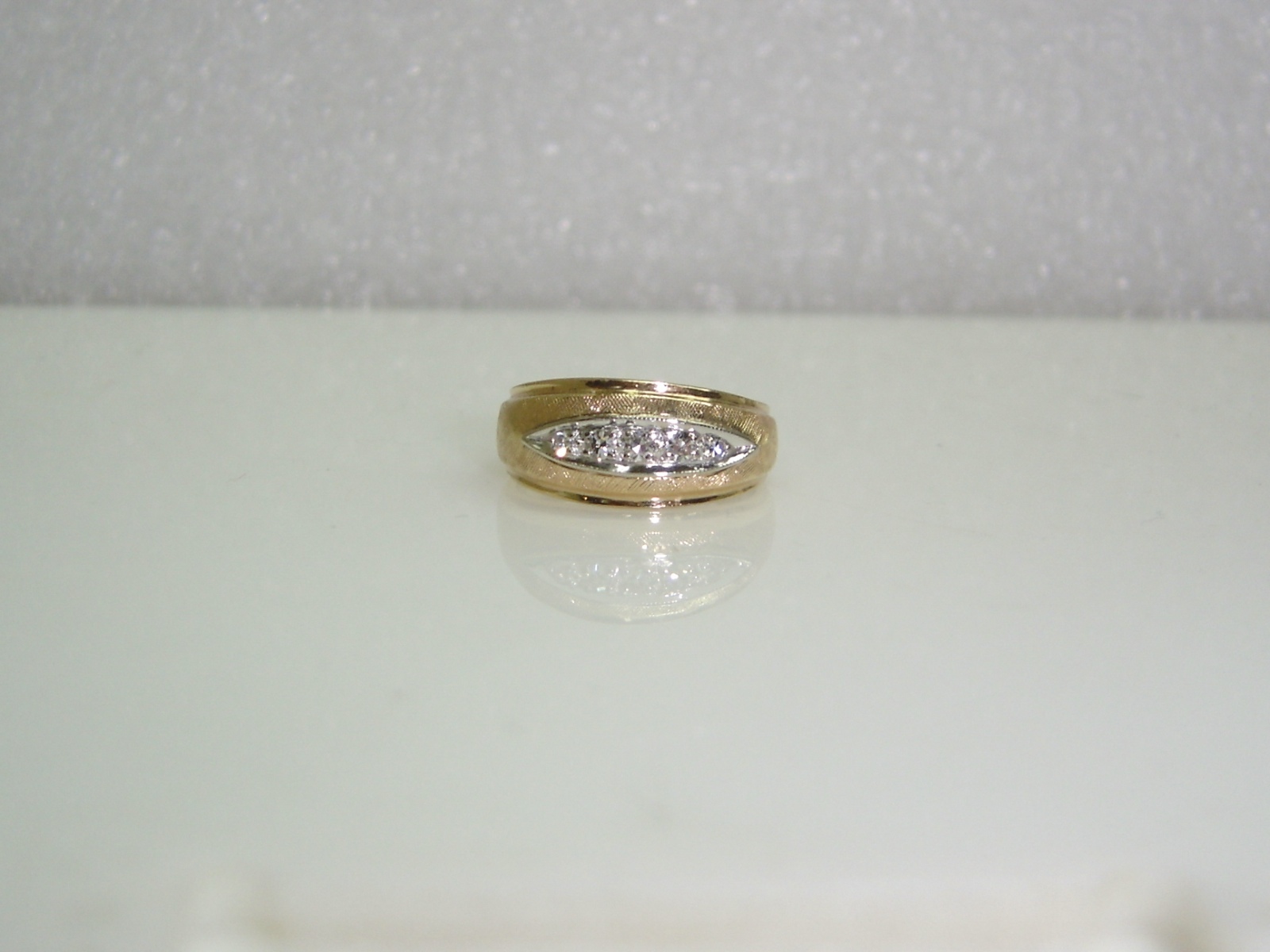 5 DIAMOND RING SET IN WHITE GOLD 14K YELLOW GOLD BAND SIZE 6.75 NG2-J 5 DIAMOND RING SET IN WHITE GOLD 14K YELLOW GOLD BAND SIZE 6.75 NG2-J