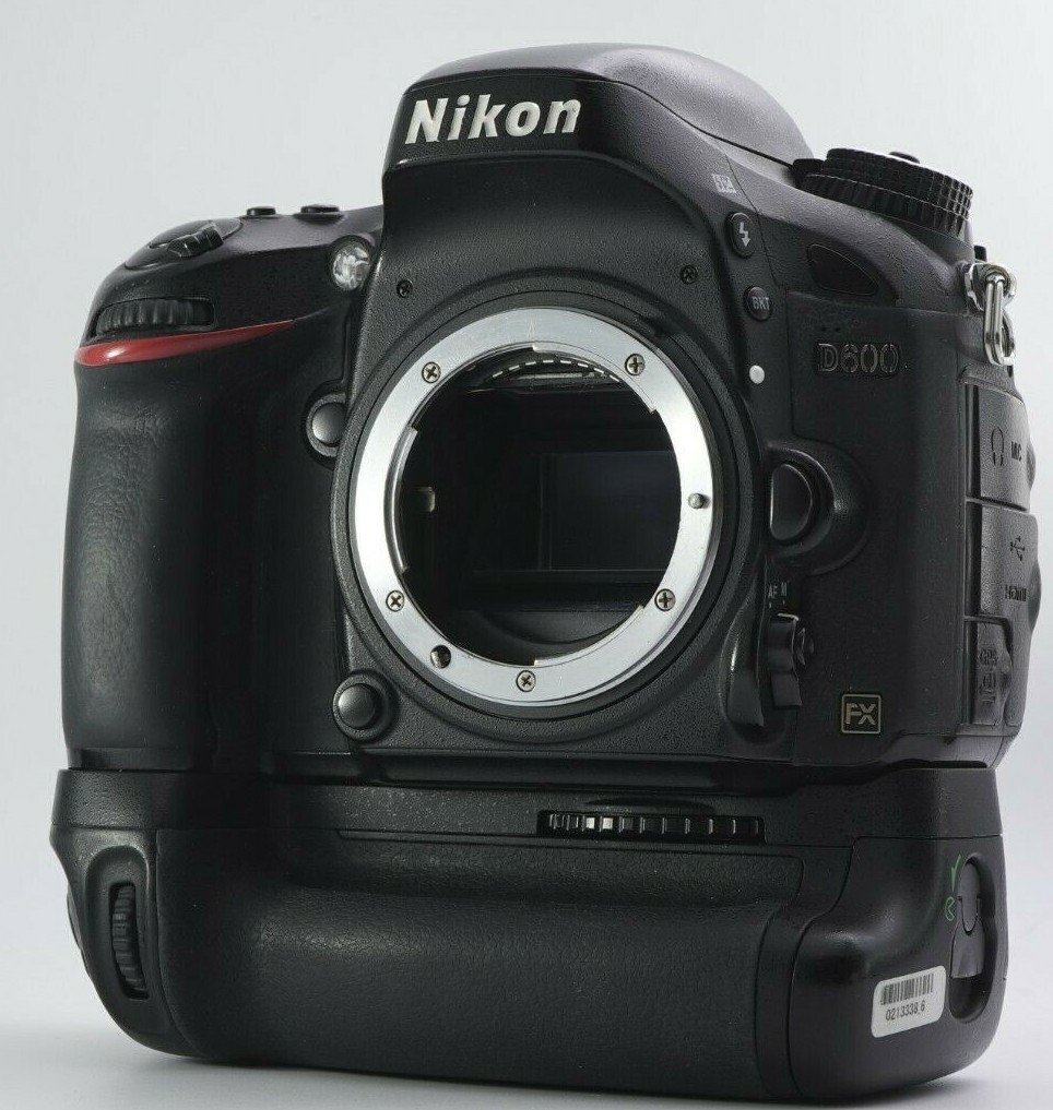 READ!! ASIS Nikon D600 24.3 MP Full Frame Camera w/BG 315,691 Shots From JAPAN READ!! ASIS Nikon D600 24.3 MP Full Frame Camera w/BG 315,691 Shots From JAPAN
