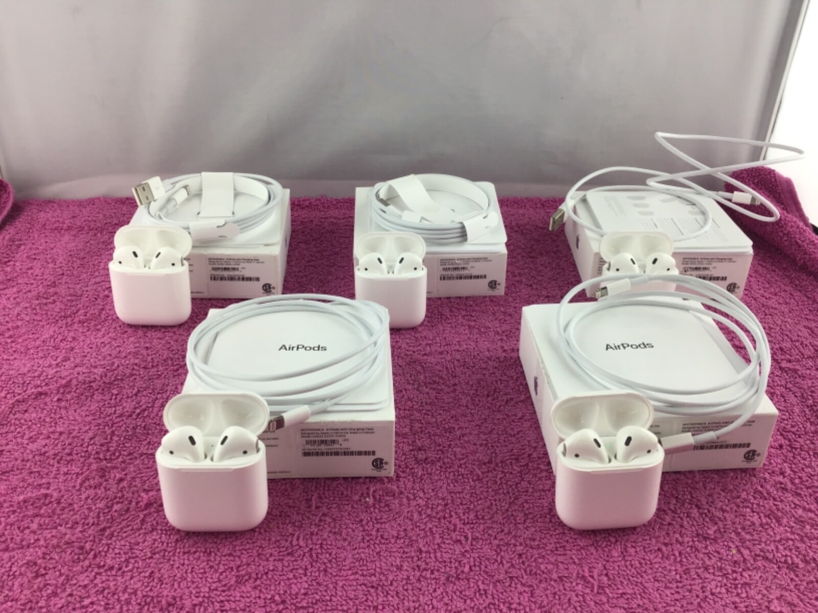 UNTESTED (Lot of 5) Apple AirPods with Charging Case (1st Generation) UNTESTED (Lot of 5) Apple AirPods with Charging Case (1st Generation)