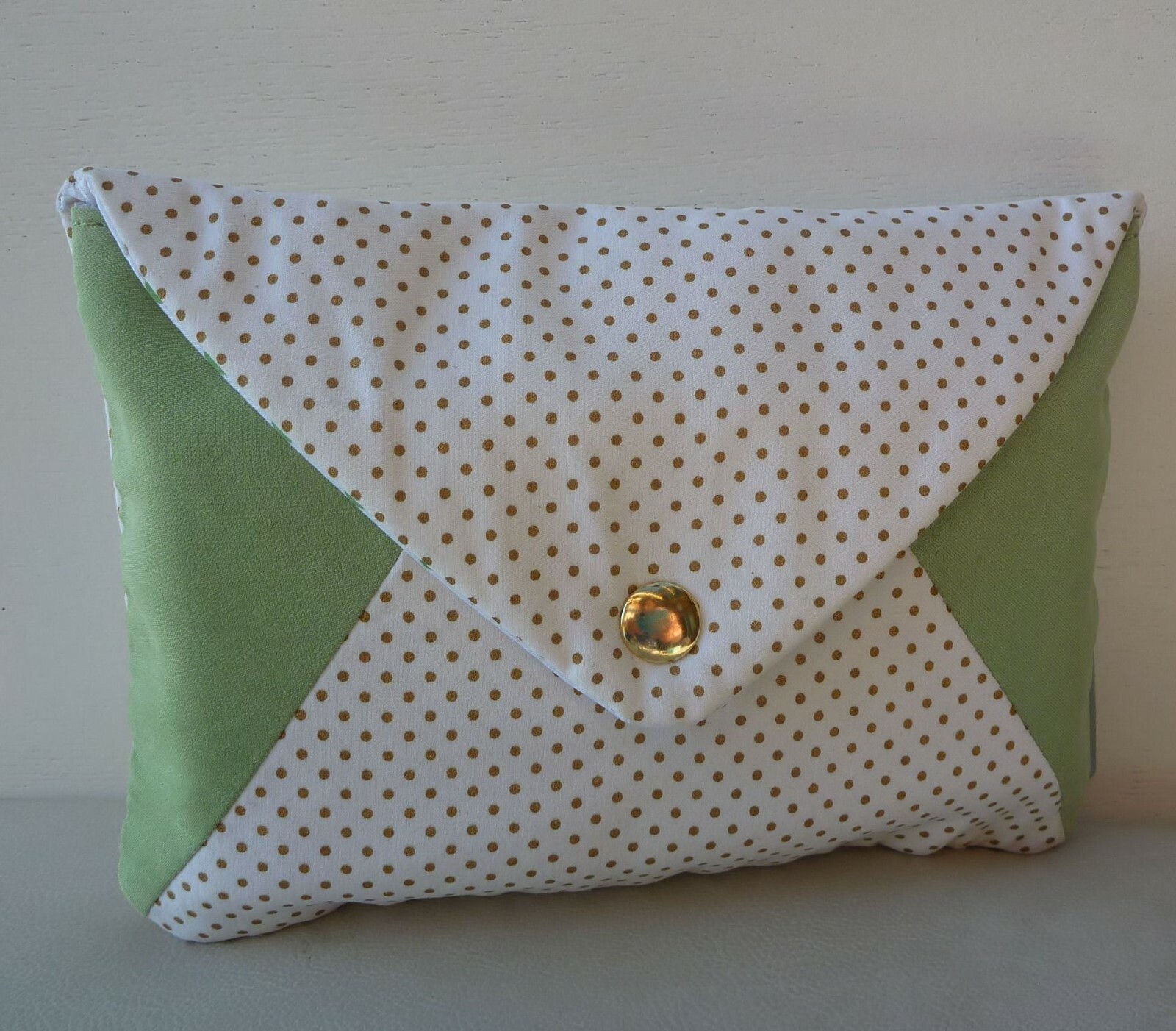 L’Occitane En Provence “Envelope” design Makeup Cosmetics Bag, Brand NEW L’Occitane En Provence “Envelope” design Makeup Cosmetics Bag, Brand NEW