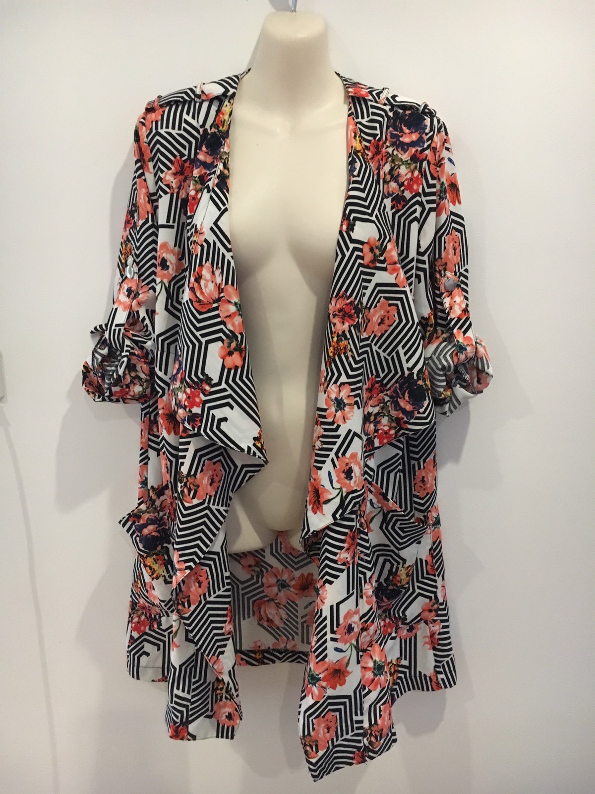 NWT Madison Square Clothing Floral Kimono Style Top Size S NWT Madison Square Clothing Floral Kimono Style Top Size S