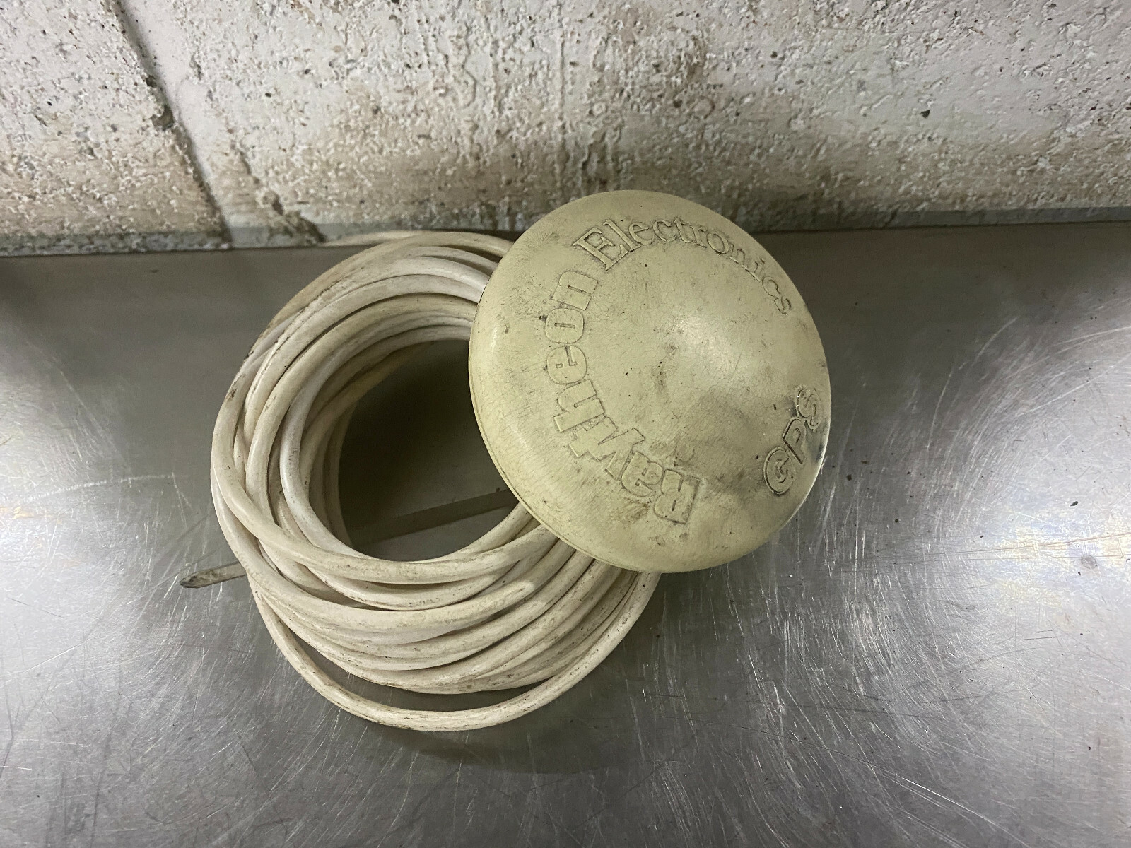 Ratheon Electronics Marine GPS Antenna Ratheon Electronics Marine GPS Antenna