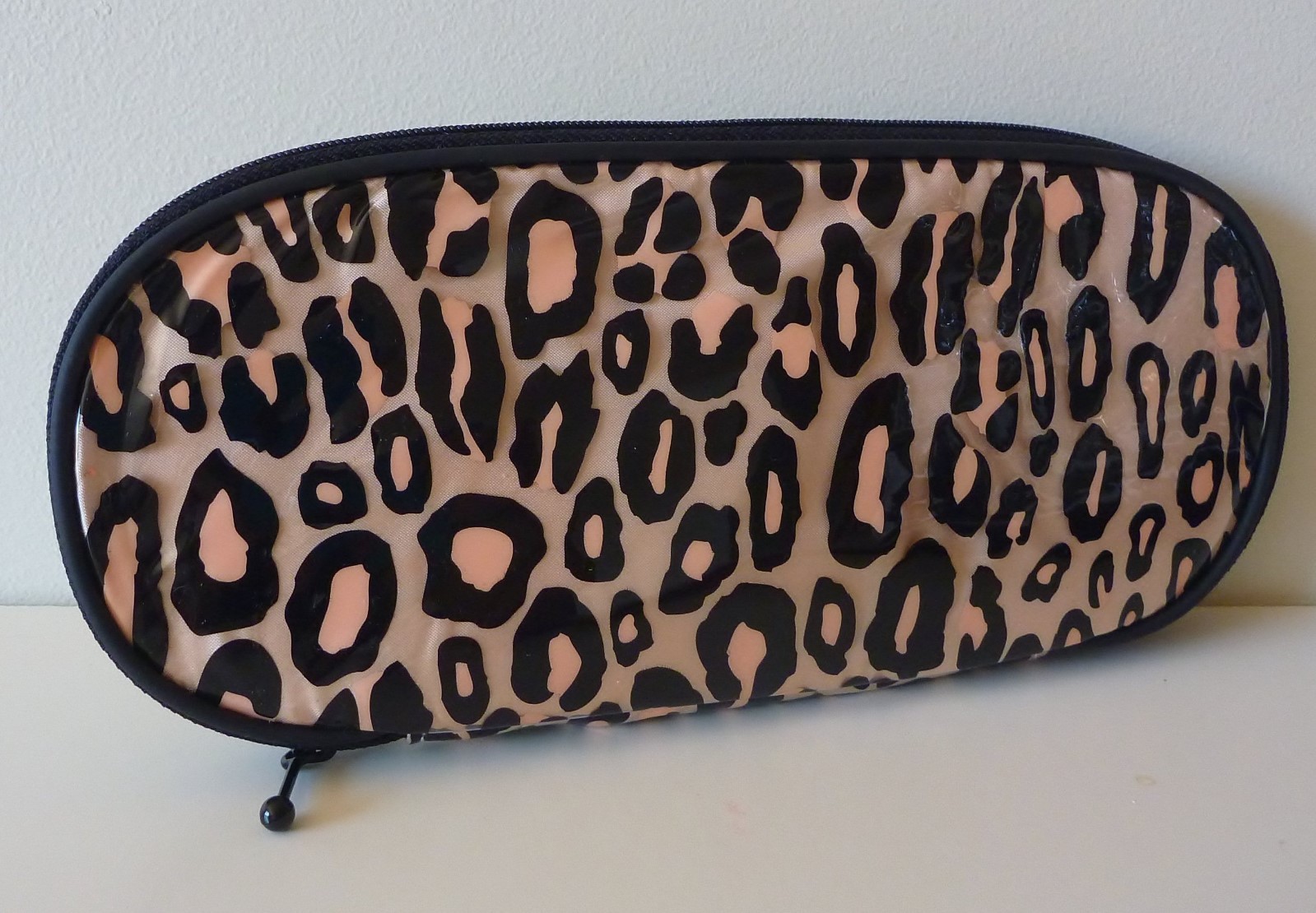 1x MAC Leopard Print Gold Makeup / Brush Bag, Designed by Liz Goldwyn, Brand NEW 1x MAC Leopard Print Gold Makeup / Brush Bag, Designed by Liz Goldwyn, Brand NEW