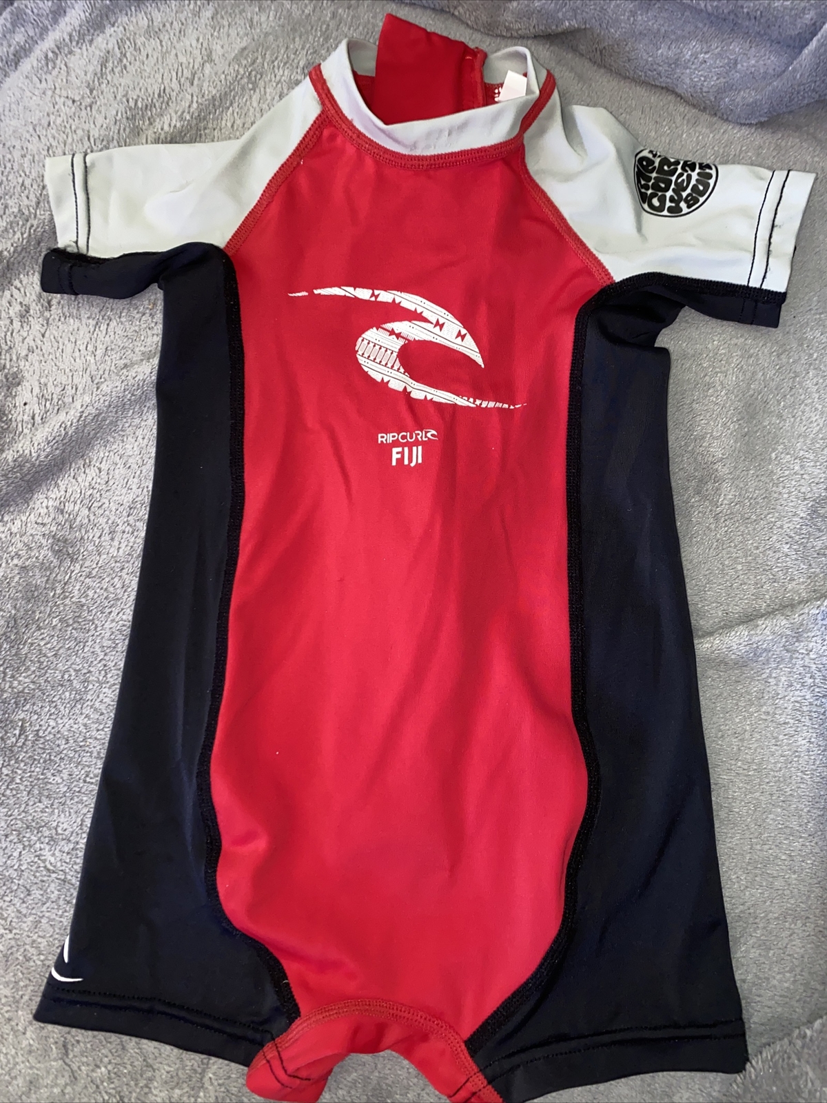 Ripcurl Fiji Black & Red Wetsuit Style Baby Swimming Costume Size 0 Ripcurl Fiji Black & Red Wetsuit Style Baby Swimming Costume Size 0