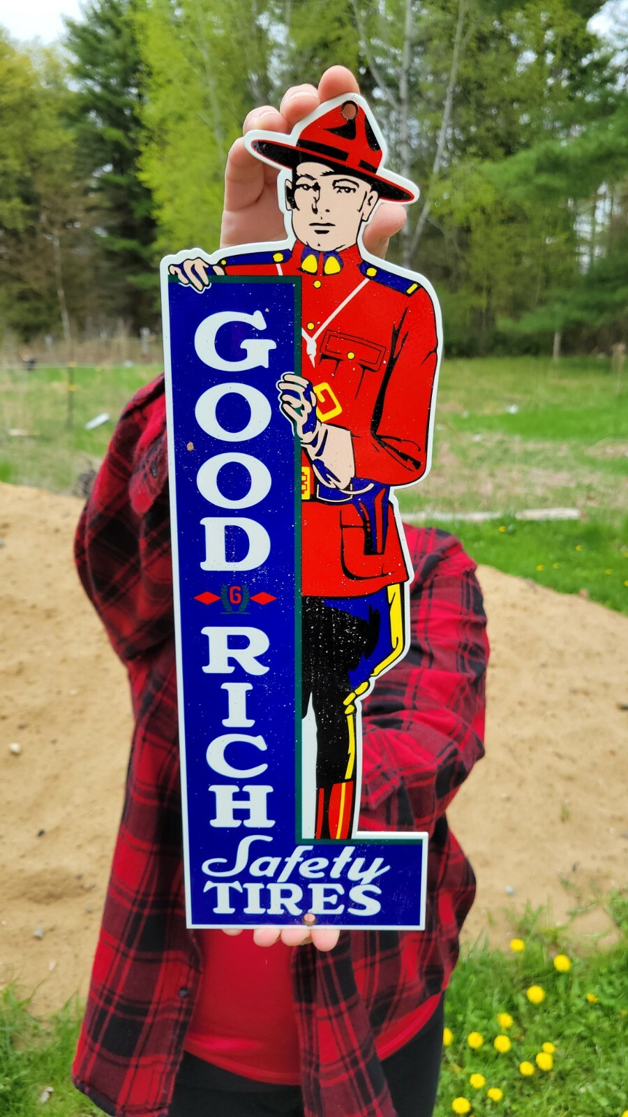 HEAVY OLD VINTAGE GOODRICH TIRES PORCELAIN TIRE METAL GAS SIGN SERVICE STATION HEAVY OLD VINTAGE GOODRICH TIRES PORCELAIN TIRE METAL GAS SIGN SERVICE STATION