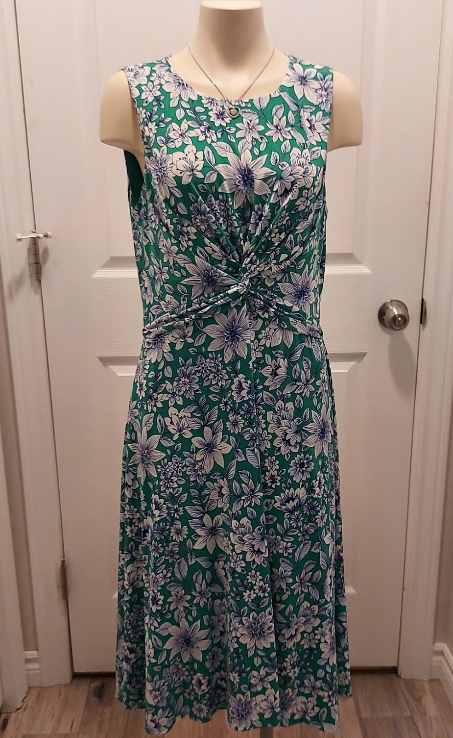 Womens Vince Camuto Green Dress Blue Floral Front Knot Size 14 Womens Vince Camuto Green Dress Blue Floral Front Knot Size 14