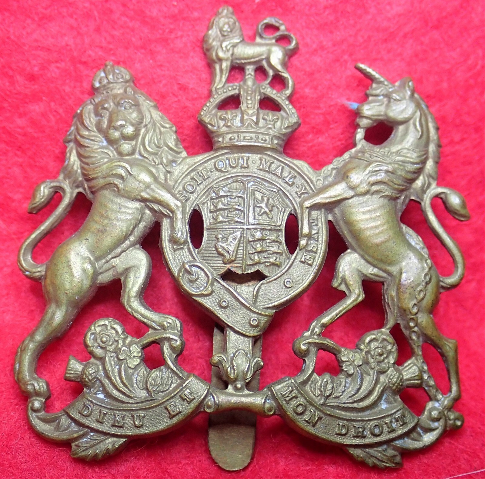 General Service Battalion Officers Gilt Cap Badge with Slider WW1 General Service Battalion Officers Gilt Cap Badge with Slider WW1