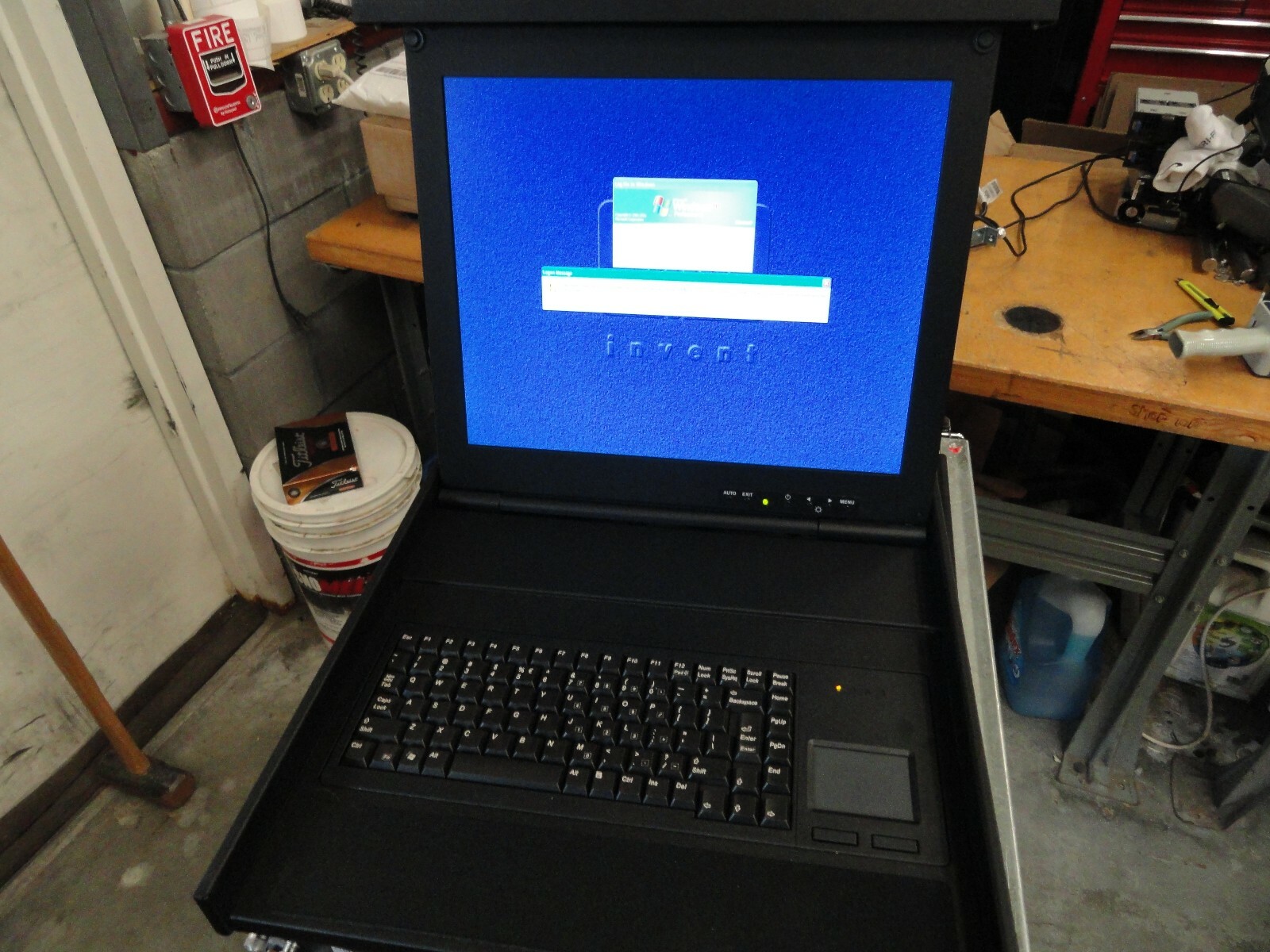 Avocent Rackmount LCD 17″ Monitor ECS-17 w/ Cherry ML5500 Keyboard, Console Avocent Rackmount LCD 17″ Monitor ECS-17 w/ Cherry ML5500 Keyboard, Console