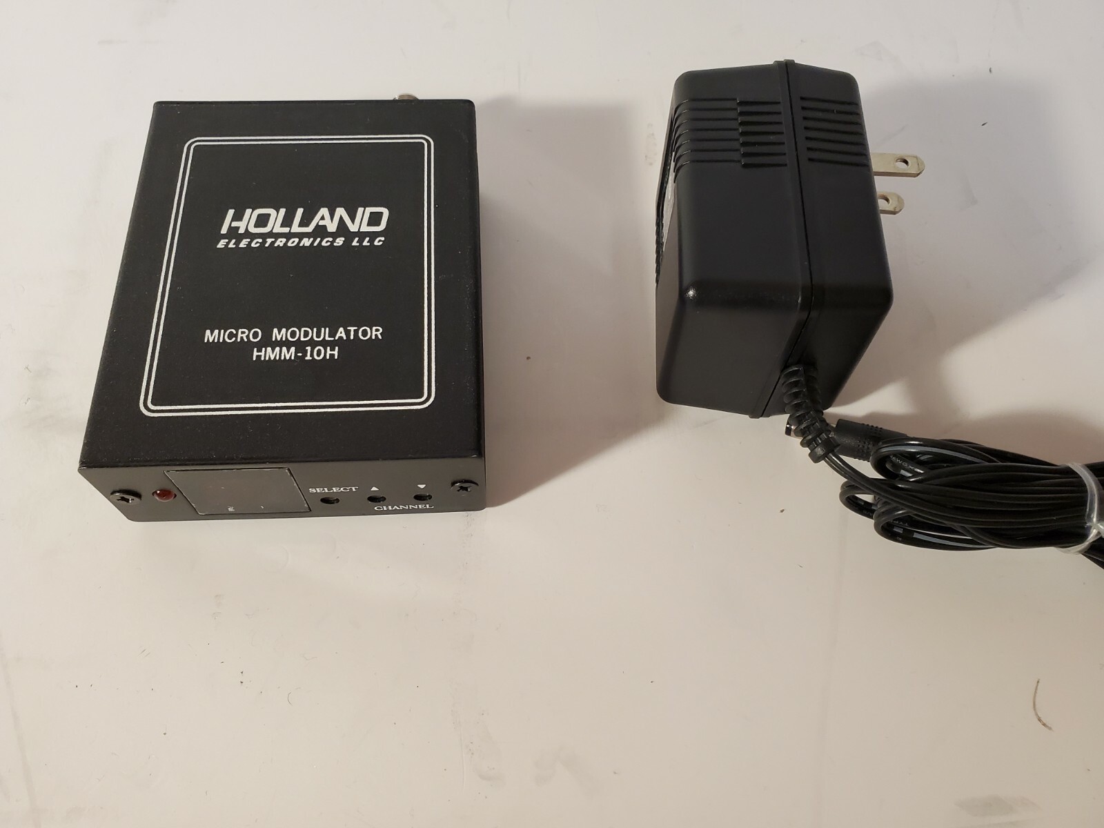 HMM-10H Holland Electronics UHF Cable TV Mini Modulator RF Output HMM-10H Holland Electronics UHF Cable TV Mini Modulator RF Output